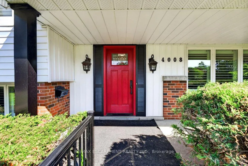 Photo 4 of 4008 Apple Valley Lane, Burlington, Shoreacres — HOMEH