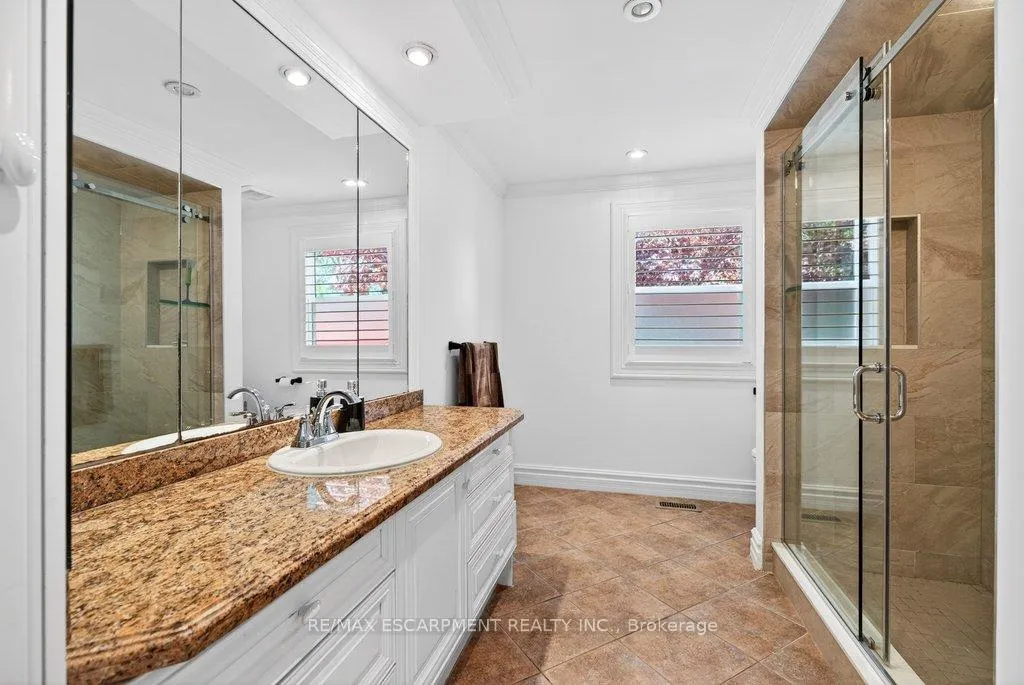 Photo 24 of 4008 Apple Valley Lane, Burlington, Shoreacres — HOMEH
