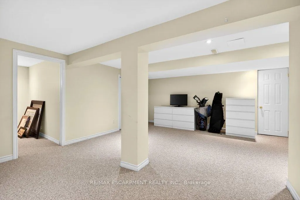 Photo 33 of 4008 Apple Valley Lane, Burlington, Shoreacres — HOMEH