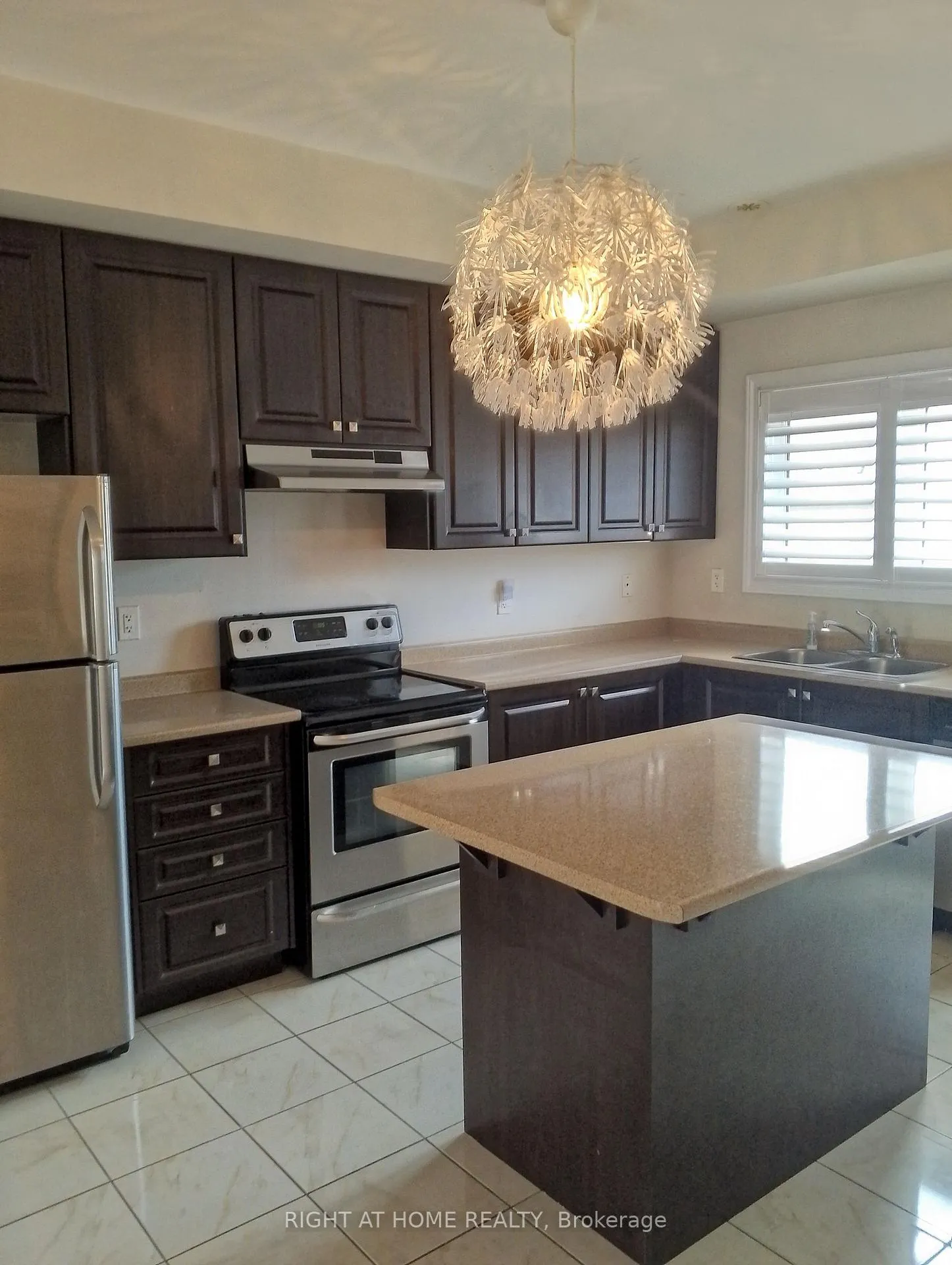 Front of Unit 4, 32 Aspen Hills Road