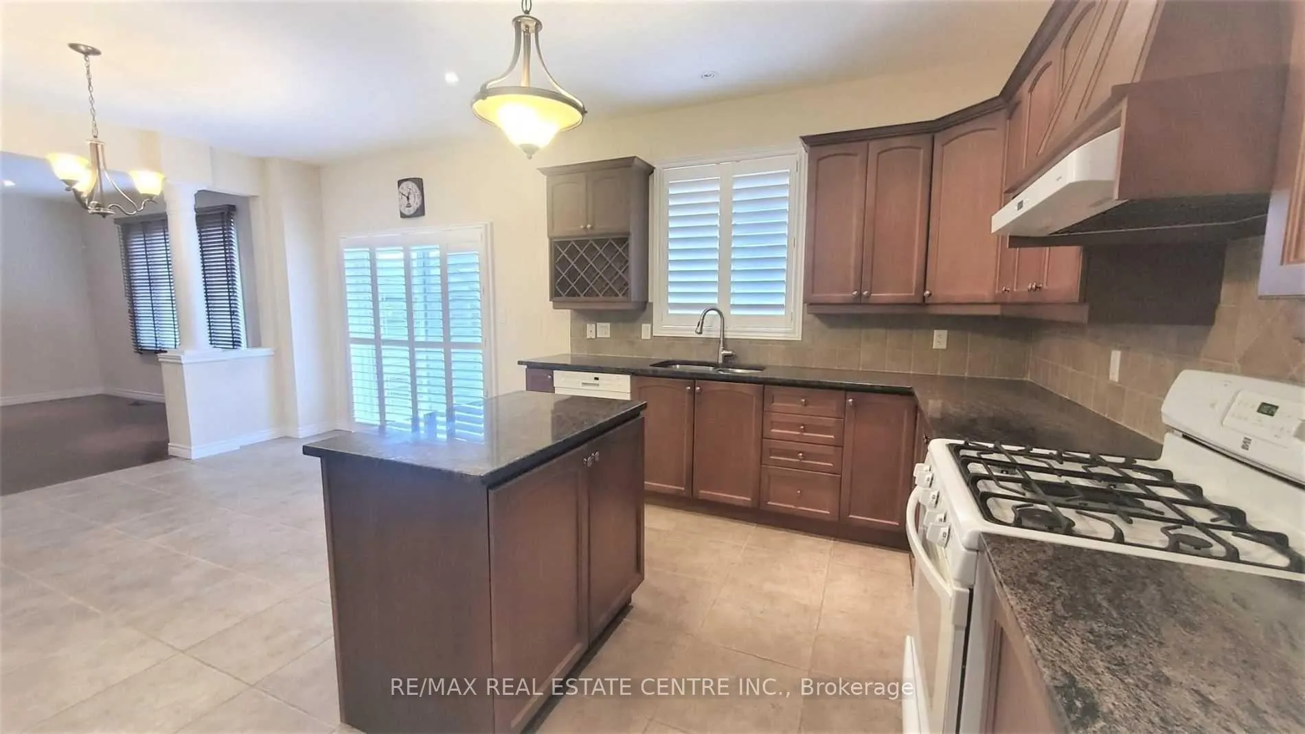 Photo 7 of 15 Sasha Court, Hamilton, Stoney Creek — HOMEH