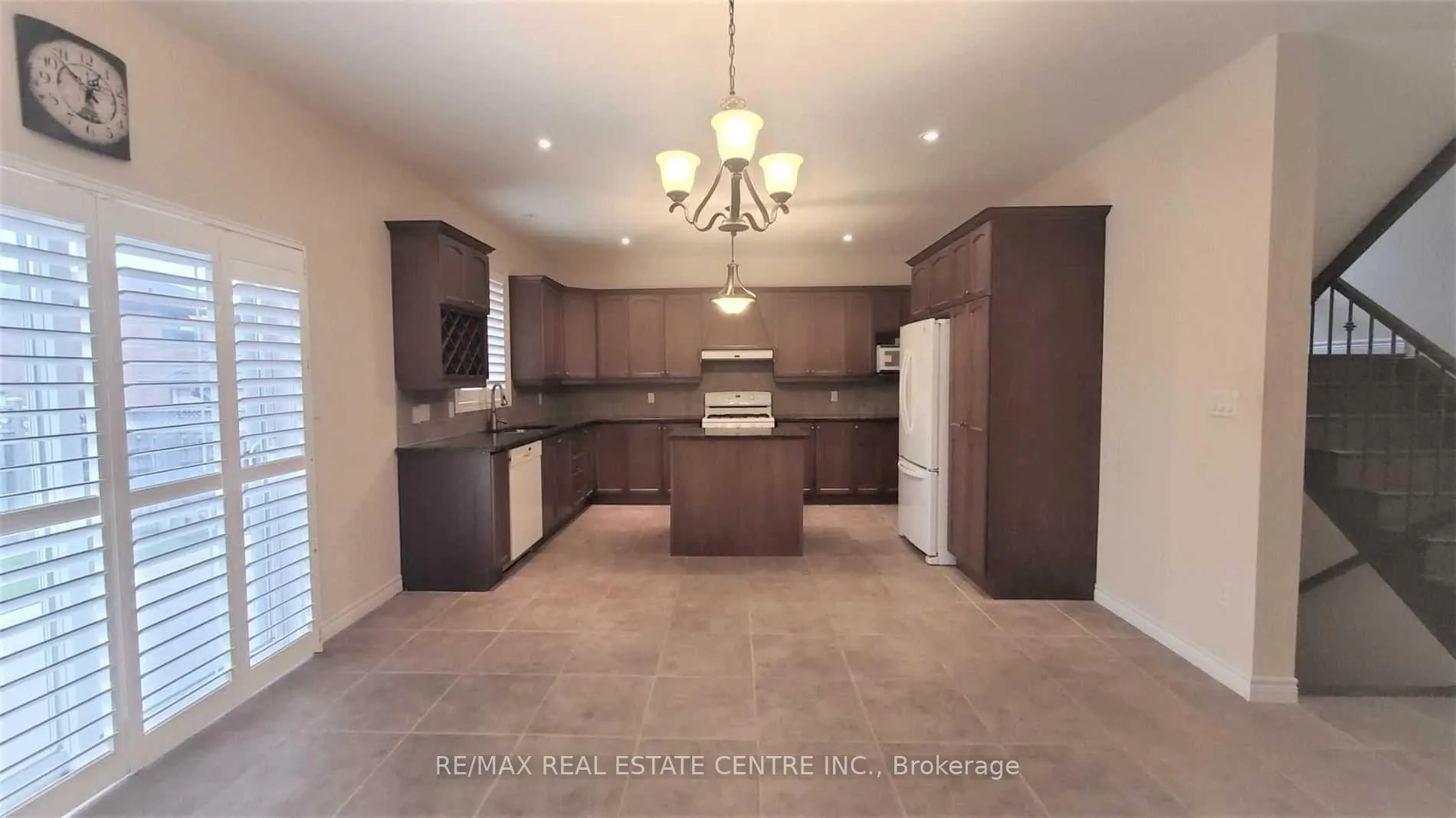 Photo 10 of 15 Sasha Court, Hamilton, Stoney Creek — HOMEH