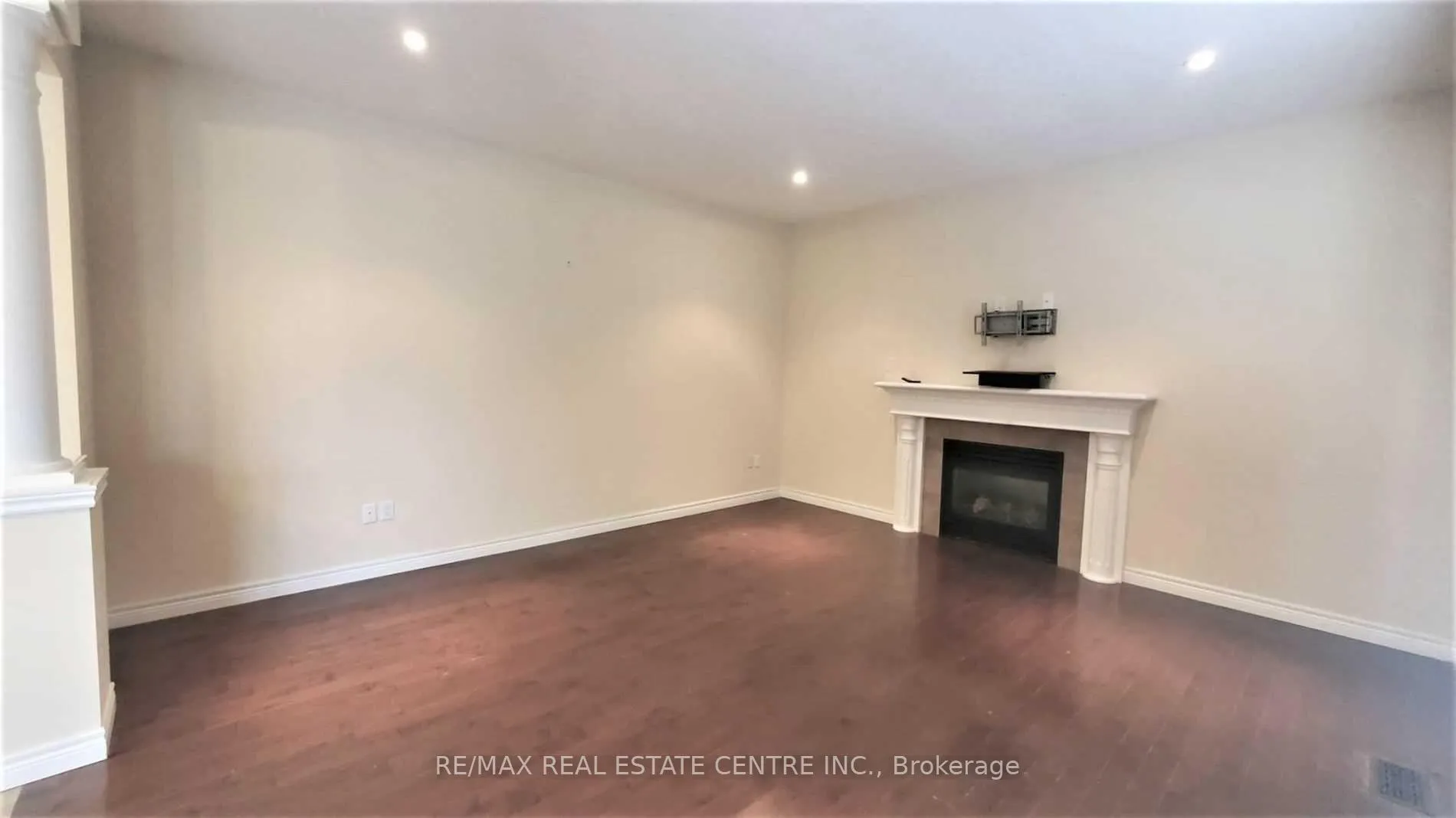 Photo 12 of 15 Sasha Court, Hamilton, Stoney Creek — HOMEH