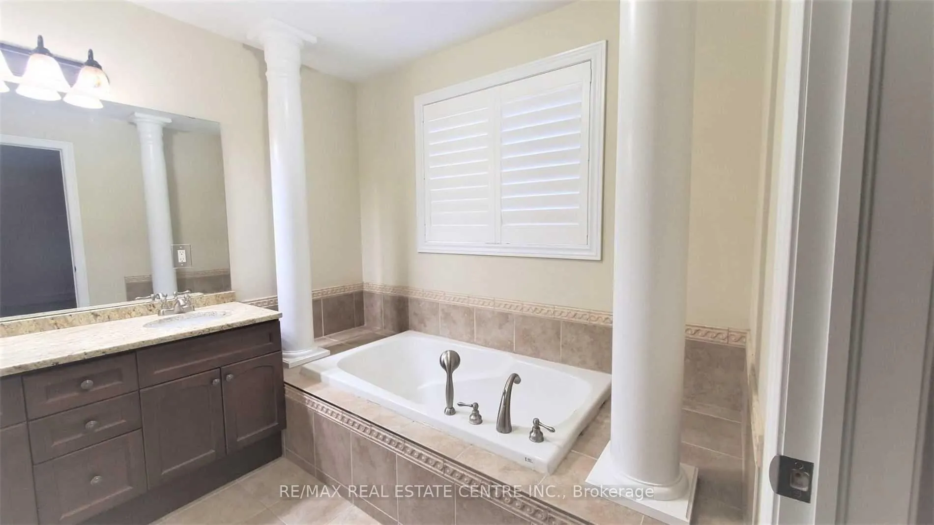 Photo 21 of 15 Sasha Court, Hamilton, Stoney Creek — HOMEH