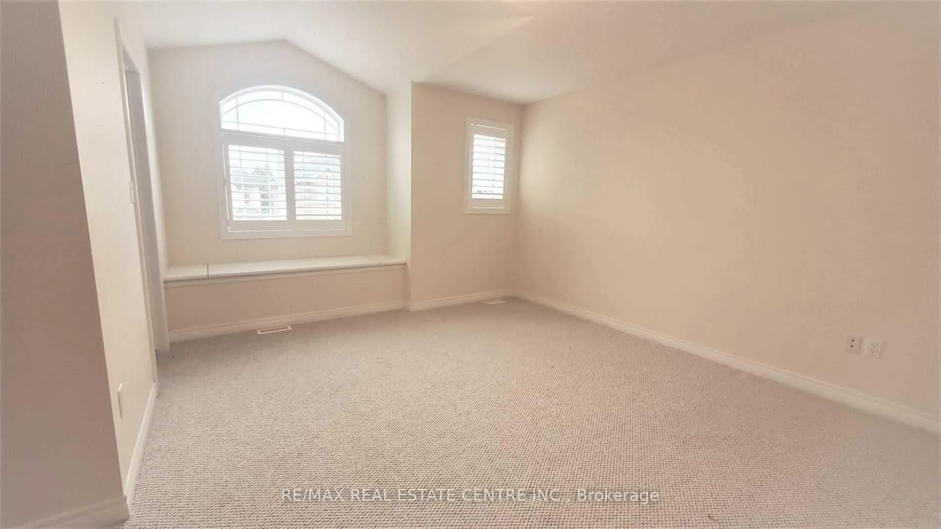 Photo 23 of 15 Sasha Court, Hamilton, Stoney Creek — HOMEH
