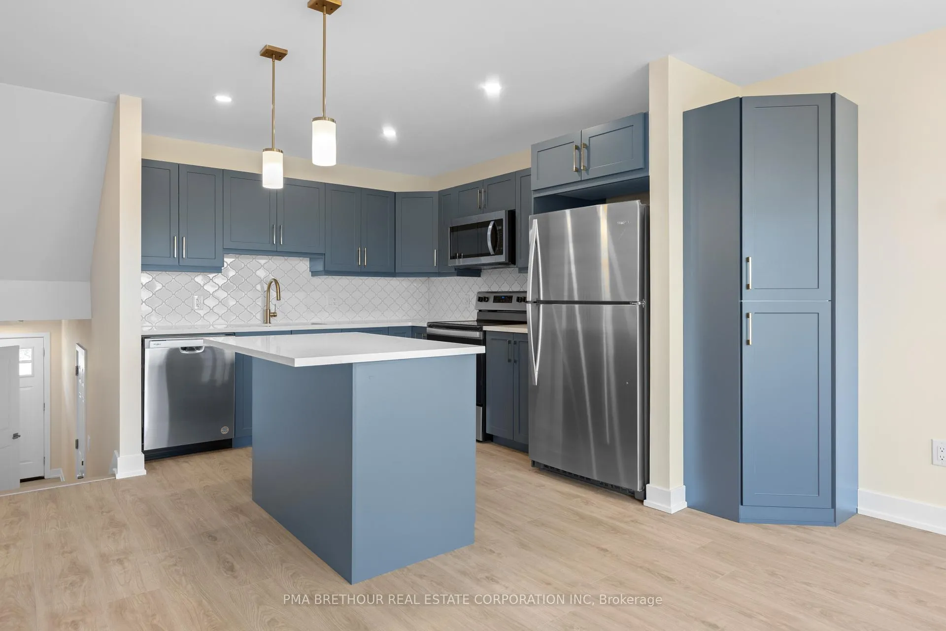 Photo 4 of 66 Staples Boulevard, Smiths Falls — HOMEH