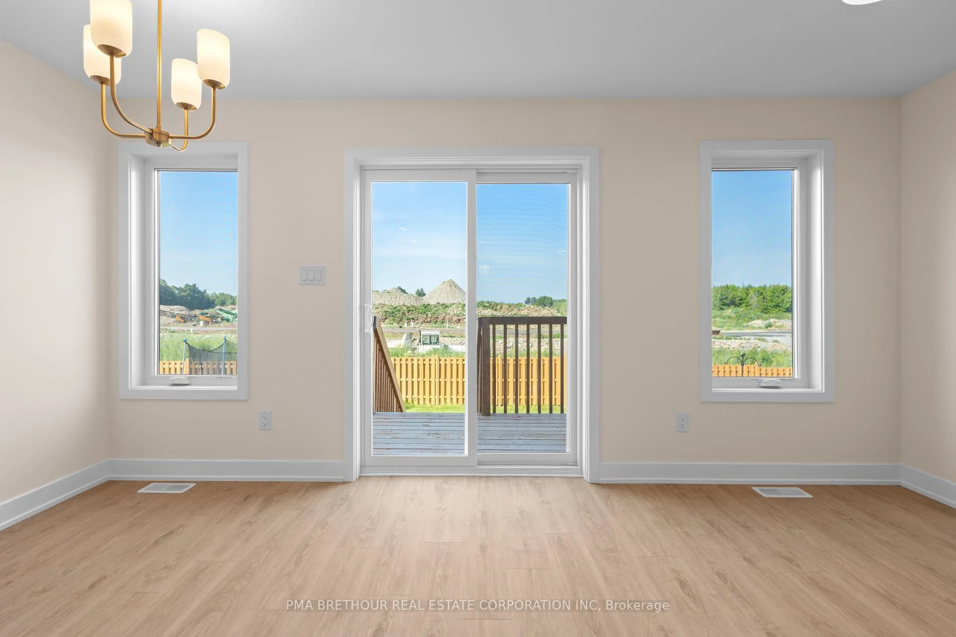 Photo 10 of 66 Staples Boulevard, Smiths Falls — HOMEH