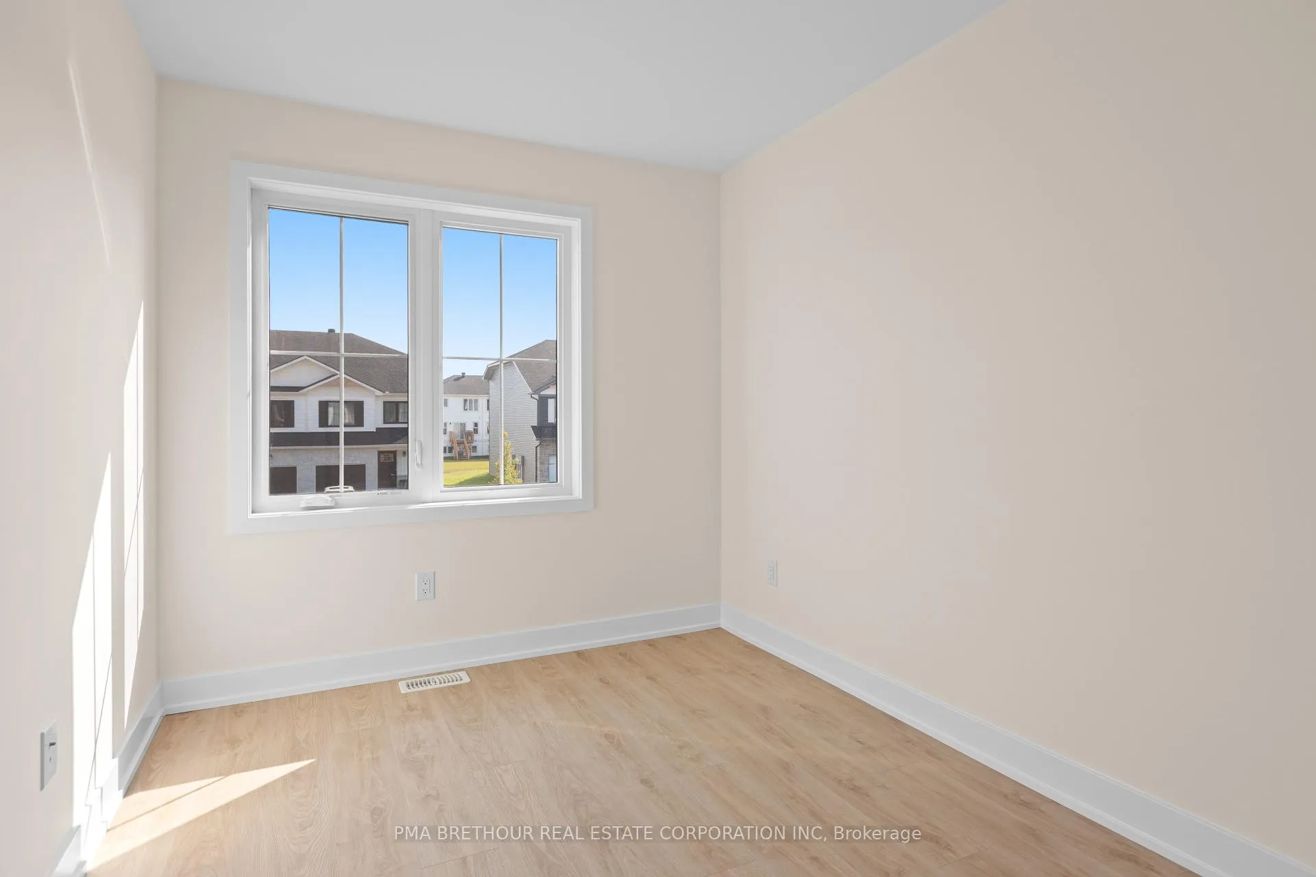 Photo 16 of 66 Staples Boulevard, Smiths Falls — HOMEH