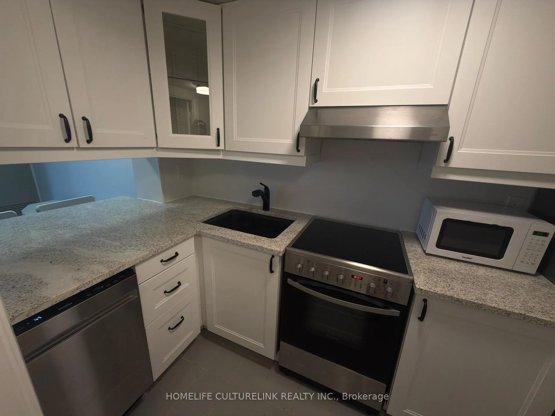 Photo 3 of Unit 1712, 711 Bay Street, Toronto, Bay Street Corridor — HOMEH