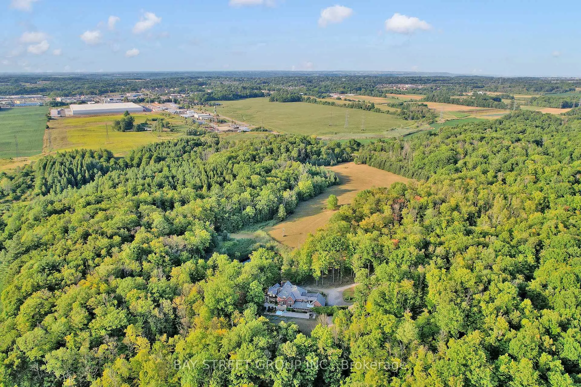 Photo 3 of 902 Shaver Road, Hamilton, Rural Ancaster — HOMEH