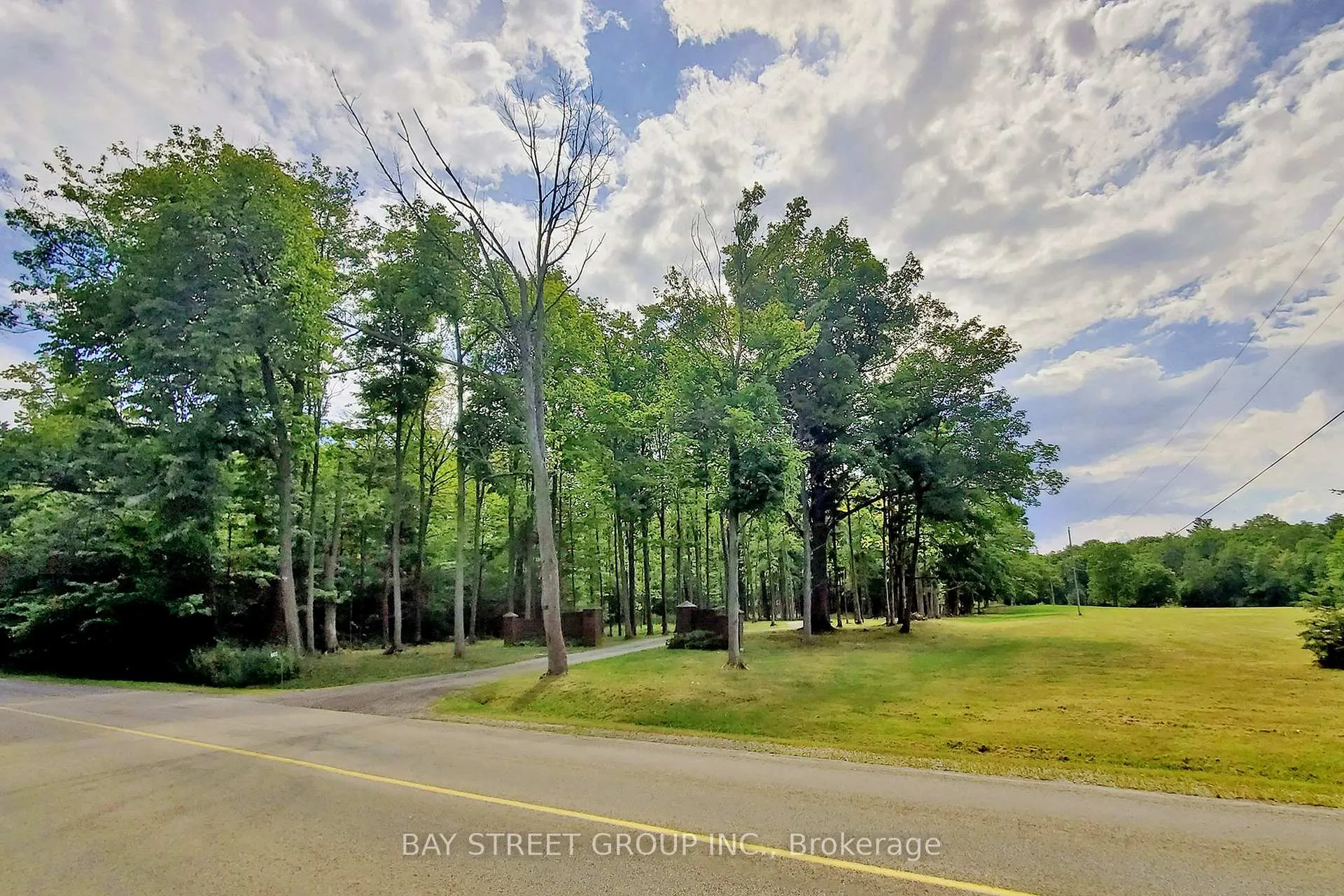 Photo 5 of 902 Shaver Road, Hamilton, Rural Ancaster — HOMEH