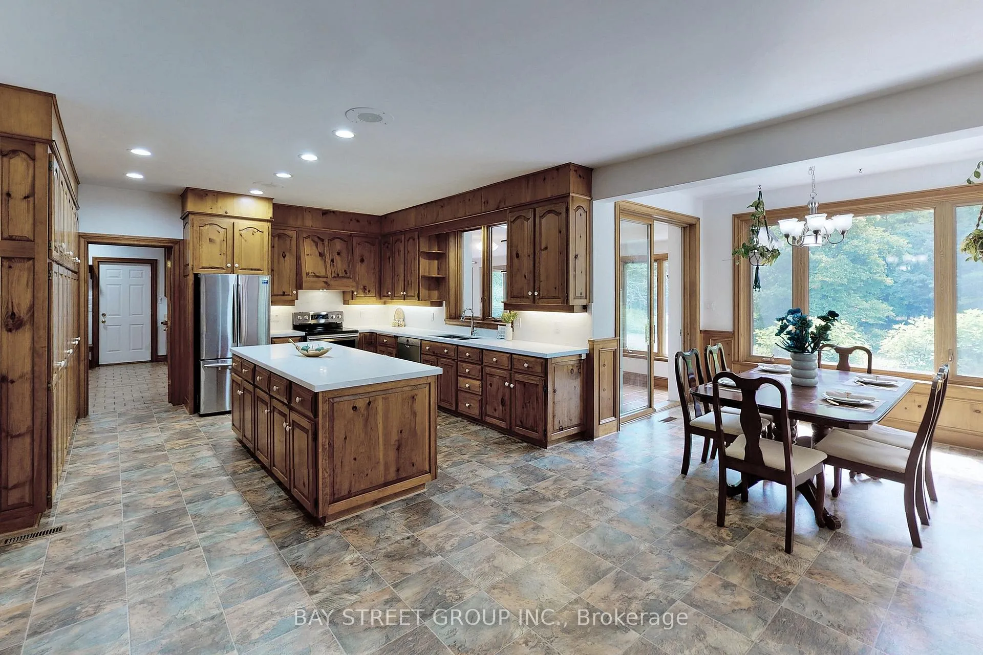 Photo 21 of 902 Shaver Road, Hamilton, Rural Ancaster — HOMEH