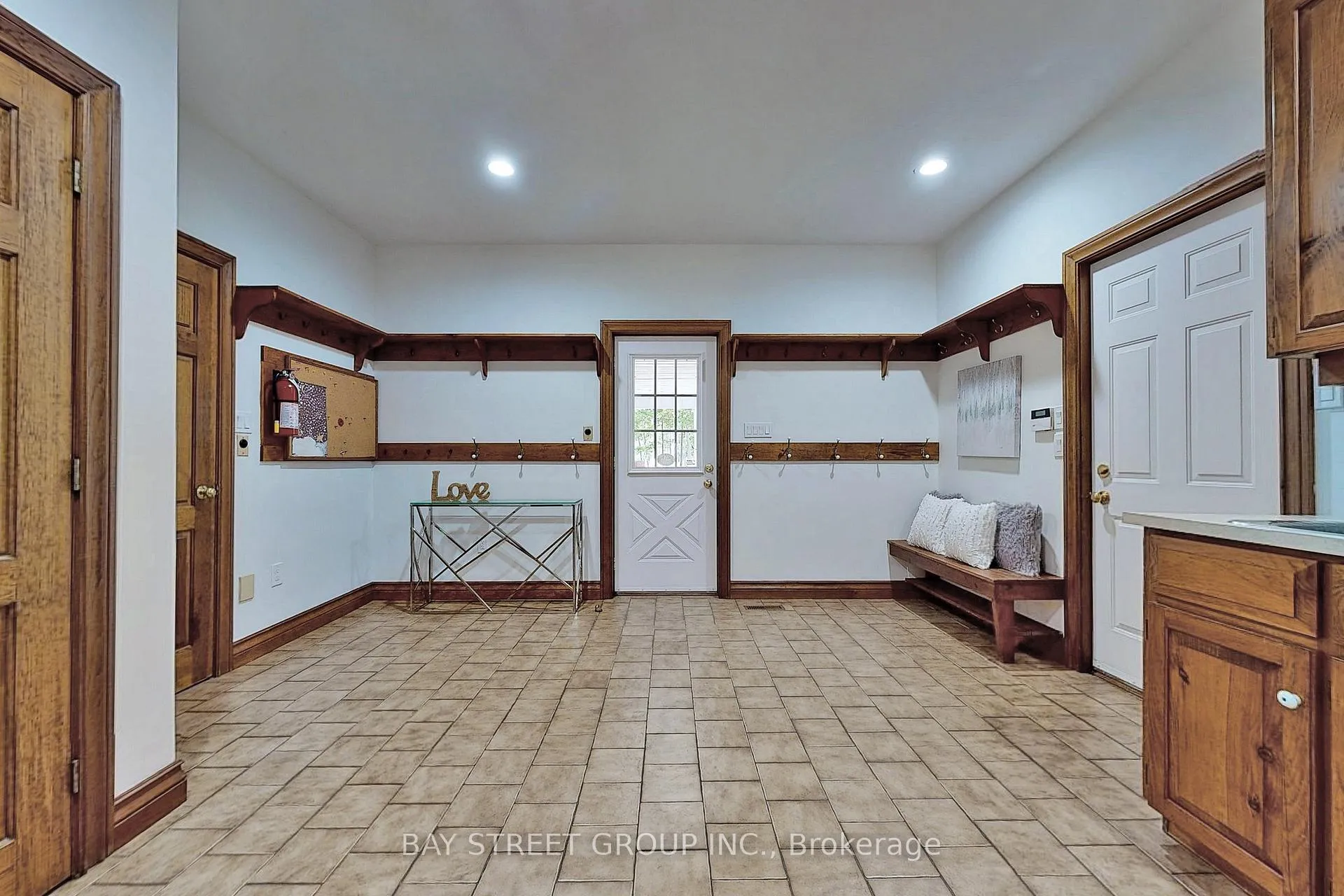 Photo 25 of 902 Shaver Road, Hamilton, Rural Ancaster — HOMEH