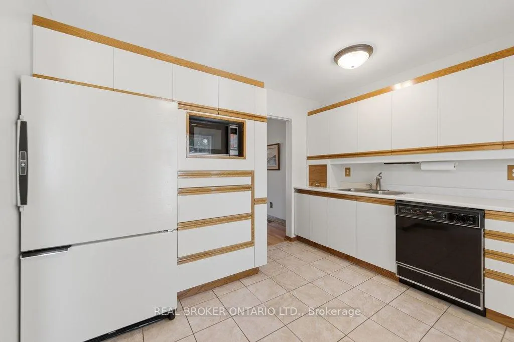 Photo 7 of 13 Beddoe Lane, Ottawa, Blackburn Hamlet (South) — HOMEH