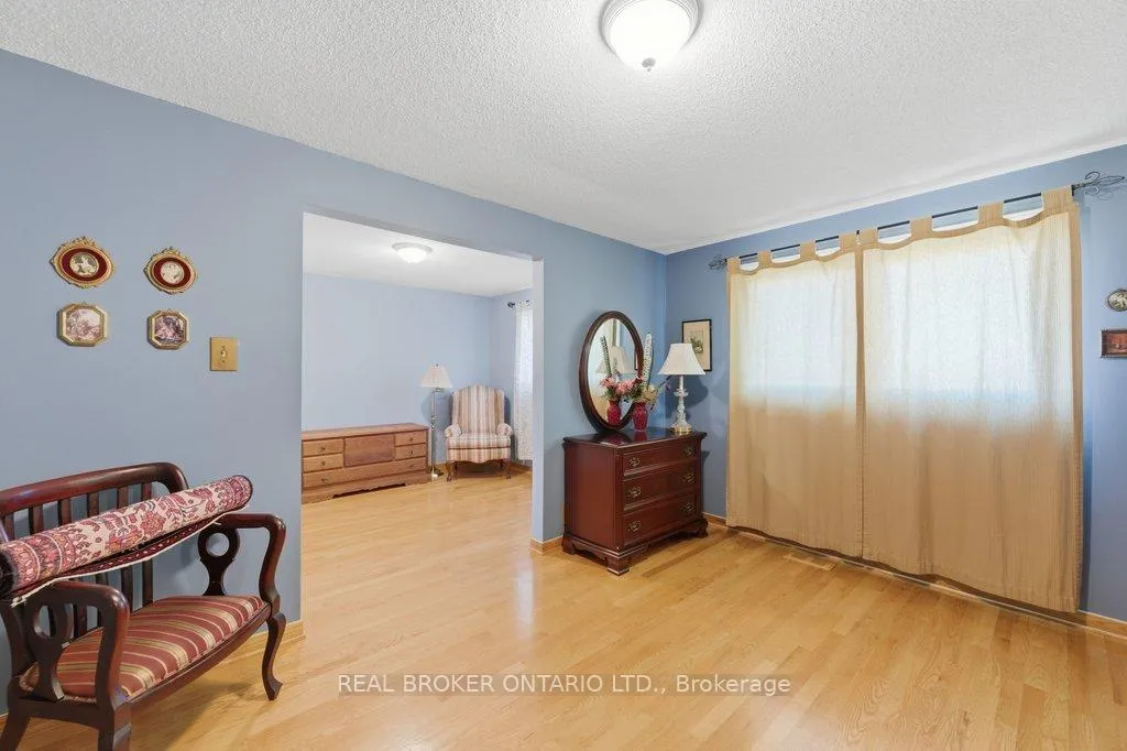 Photo 16 of 13 Beddoe Lane, Ottawa, Blackburn Hamlet (South) — HOMEH