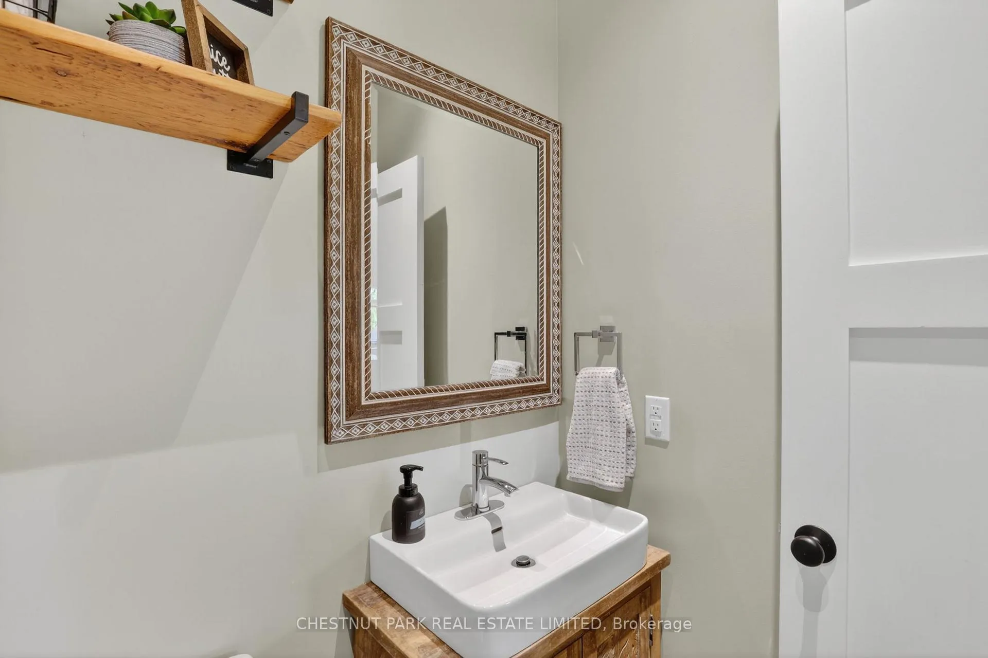 Photo 15 of 153 Riveredge Drive, Georgina, Keswick North — HOMEH