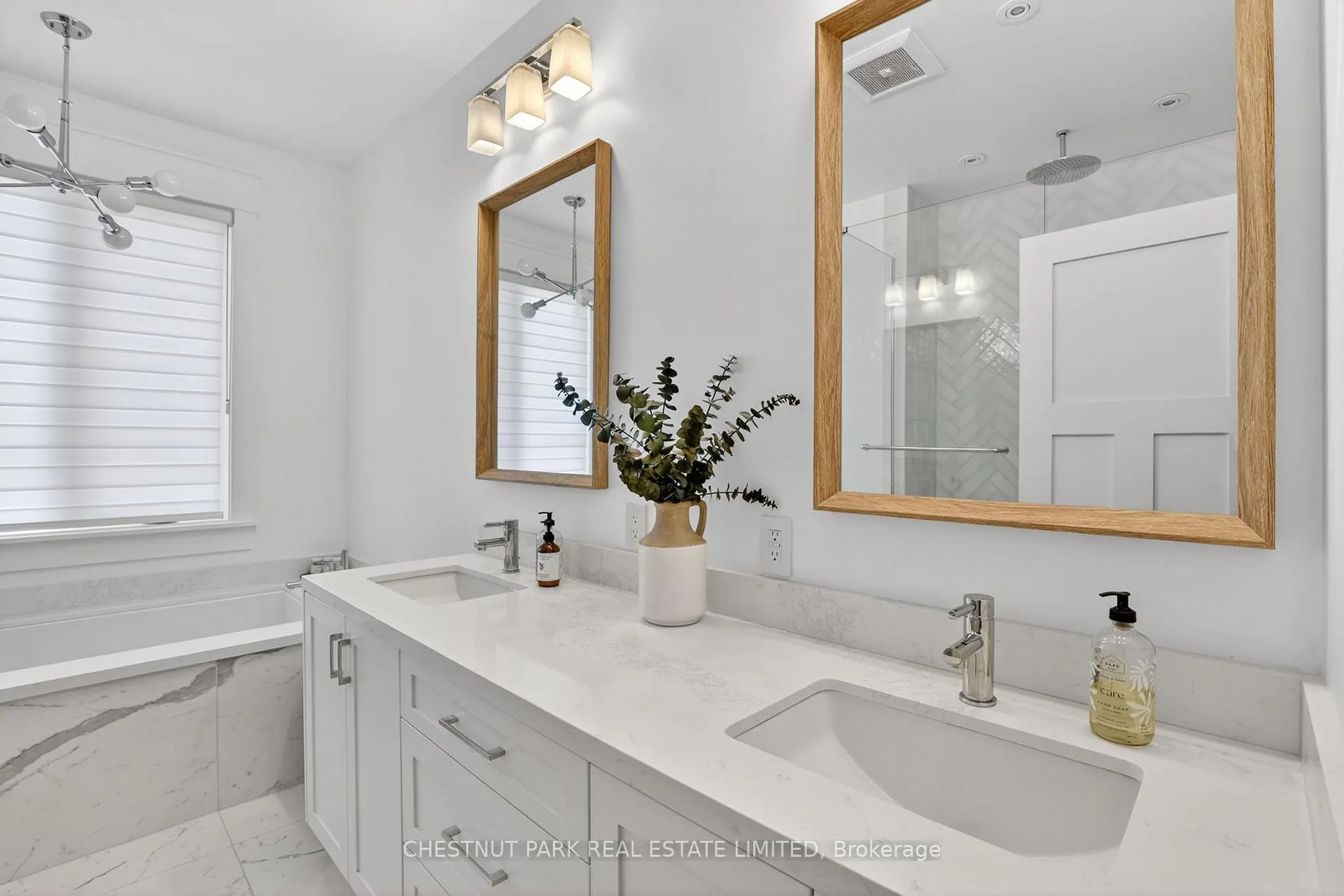 Photo 19 of 153 Riveredge Drive, Georgina, Keswick North — HOMEH