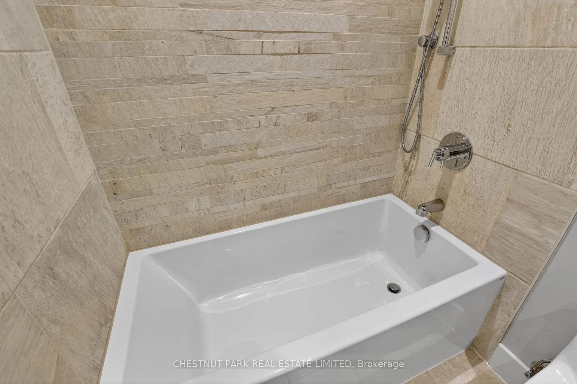 Photo 27 of 153 Riveredge Drive, Georgina, Keswick North — HOMEH