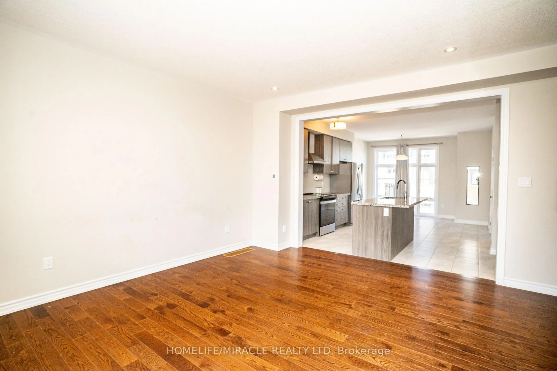Photo 4 of 52 Douet Lane, Ajax, South East — HOMEH