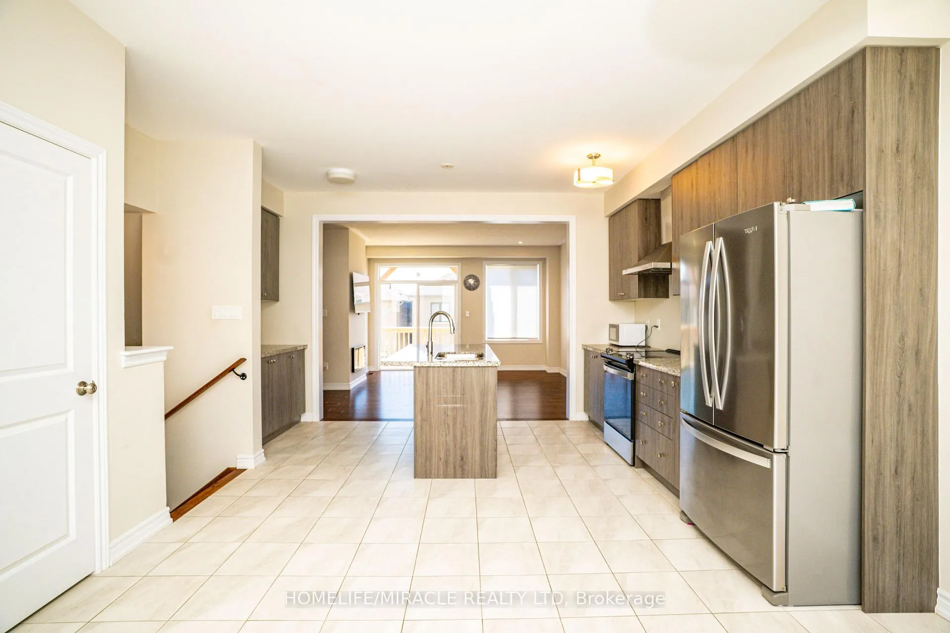 Photo 8 of 52 Douet Lane, Ajax, South East — HOMEH