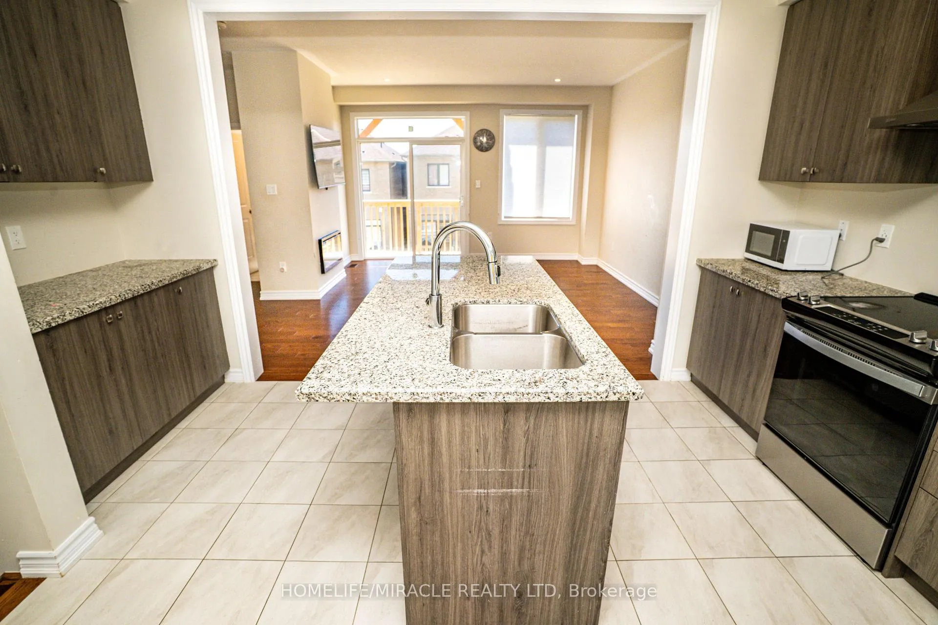 Photo 9 of 52 Douet Lane, Ajax, South East — HOMEH