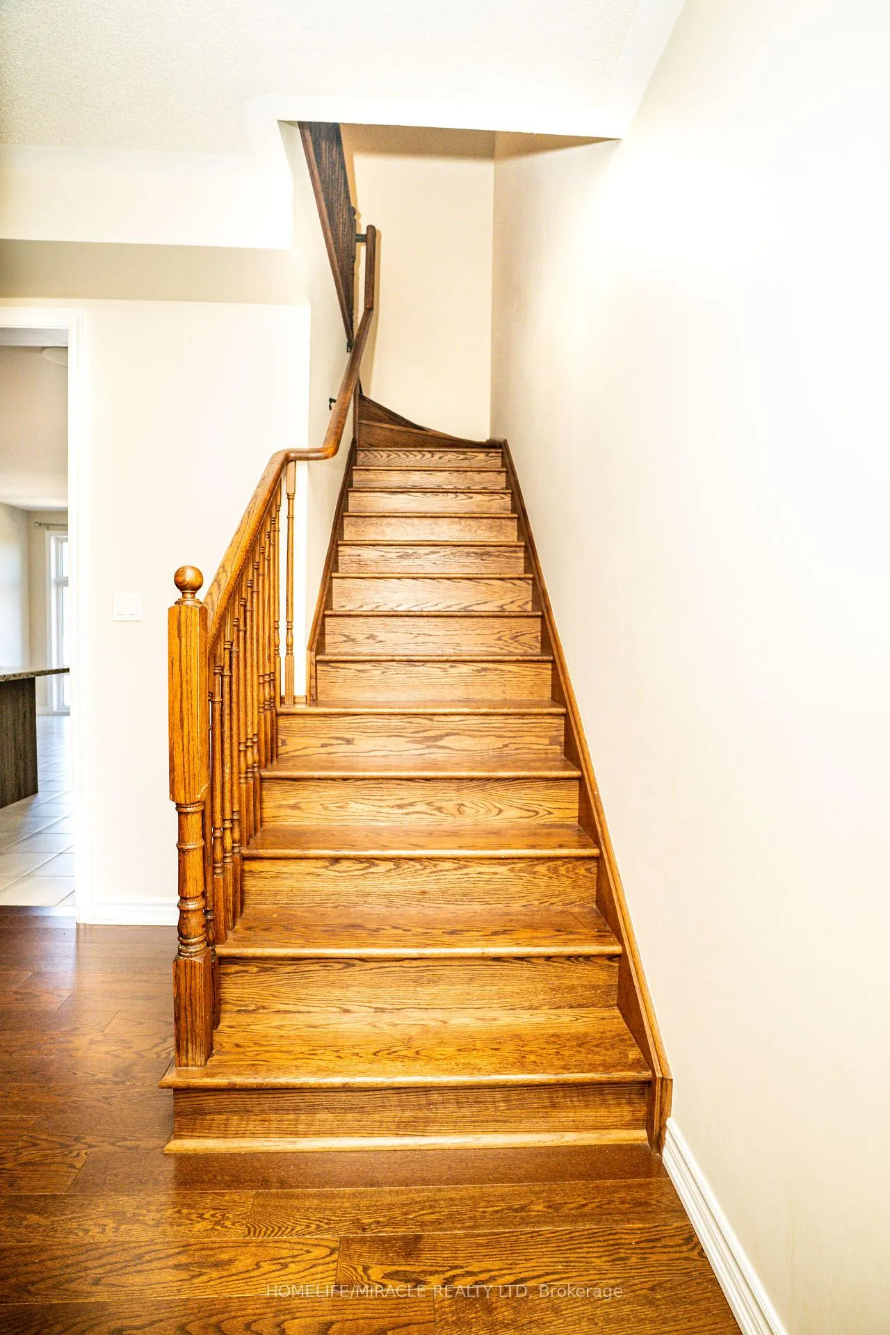 Photo 14 of 52 Douet Lane, Ajax, South East — HOMEH