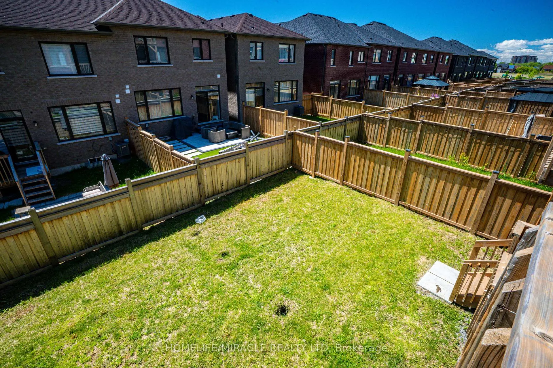 Photo 32 of 52 Douet Lane, Ajax, South East — HOMEH