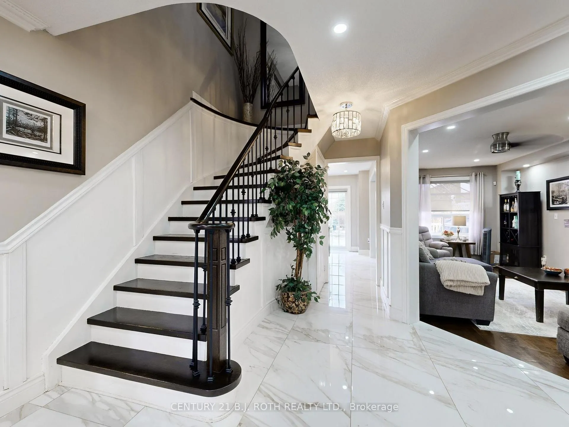 Photo 4 of 14 Round Leaf Court, Barrie, Holly — HOMEH
