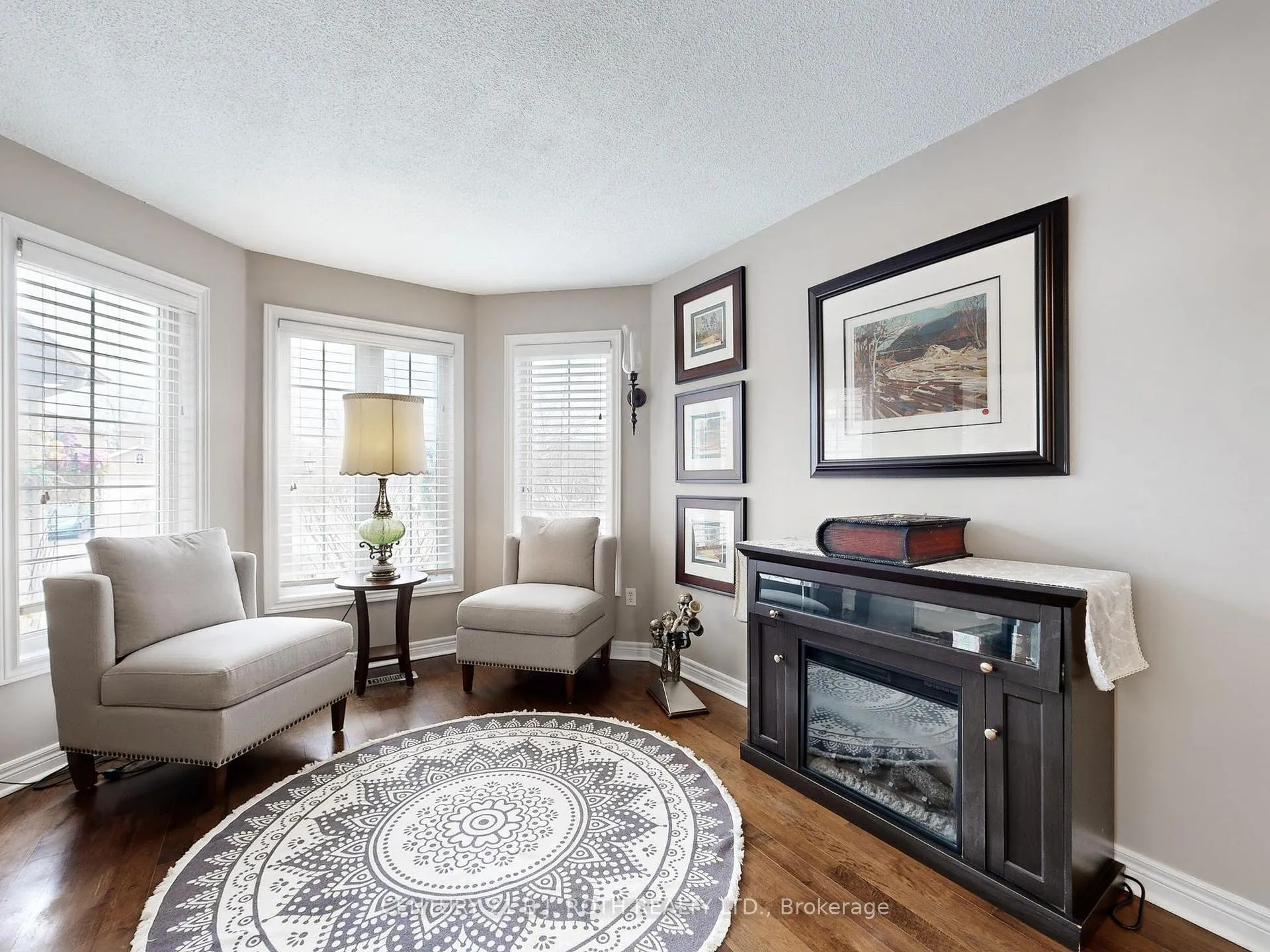 Photo 8 of 14 Round Leaf Court, Barrie, Holly — HOMEH