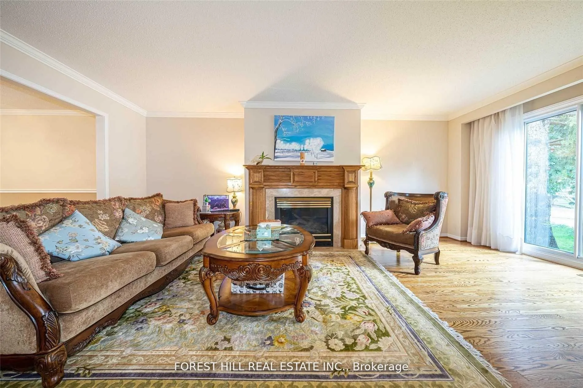 Photo 2 of 54 Pennock Crescent, Markham, Unionville — HOMEH