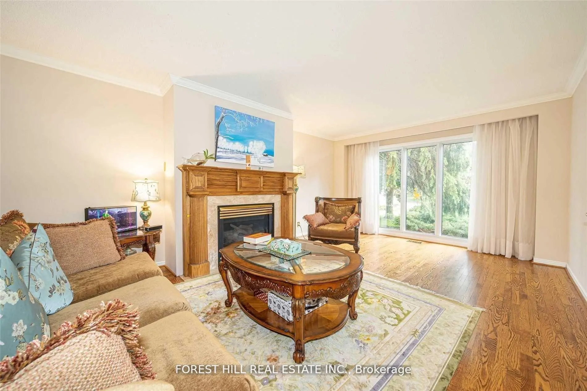 Photo 4 of 54 Pennock Crescent, Markham, Unionville — HOMEH