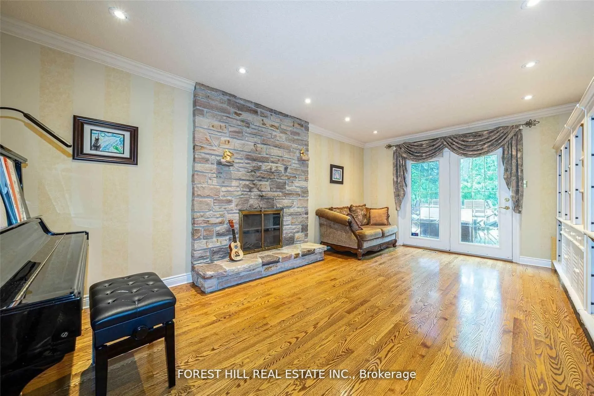 Photo 11 of 54 Pennock Crescent, Markham, Unionville — HOMEH
