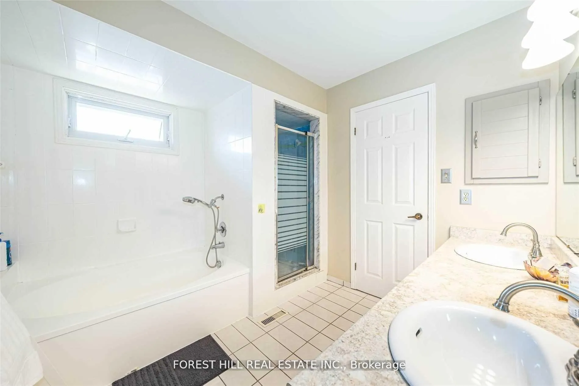 Photo 17 of 54 Pennock Crescent, Markham, Unionville — HOMEH