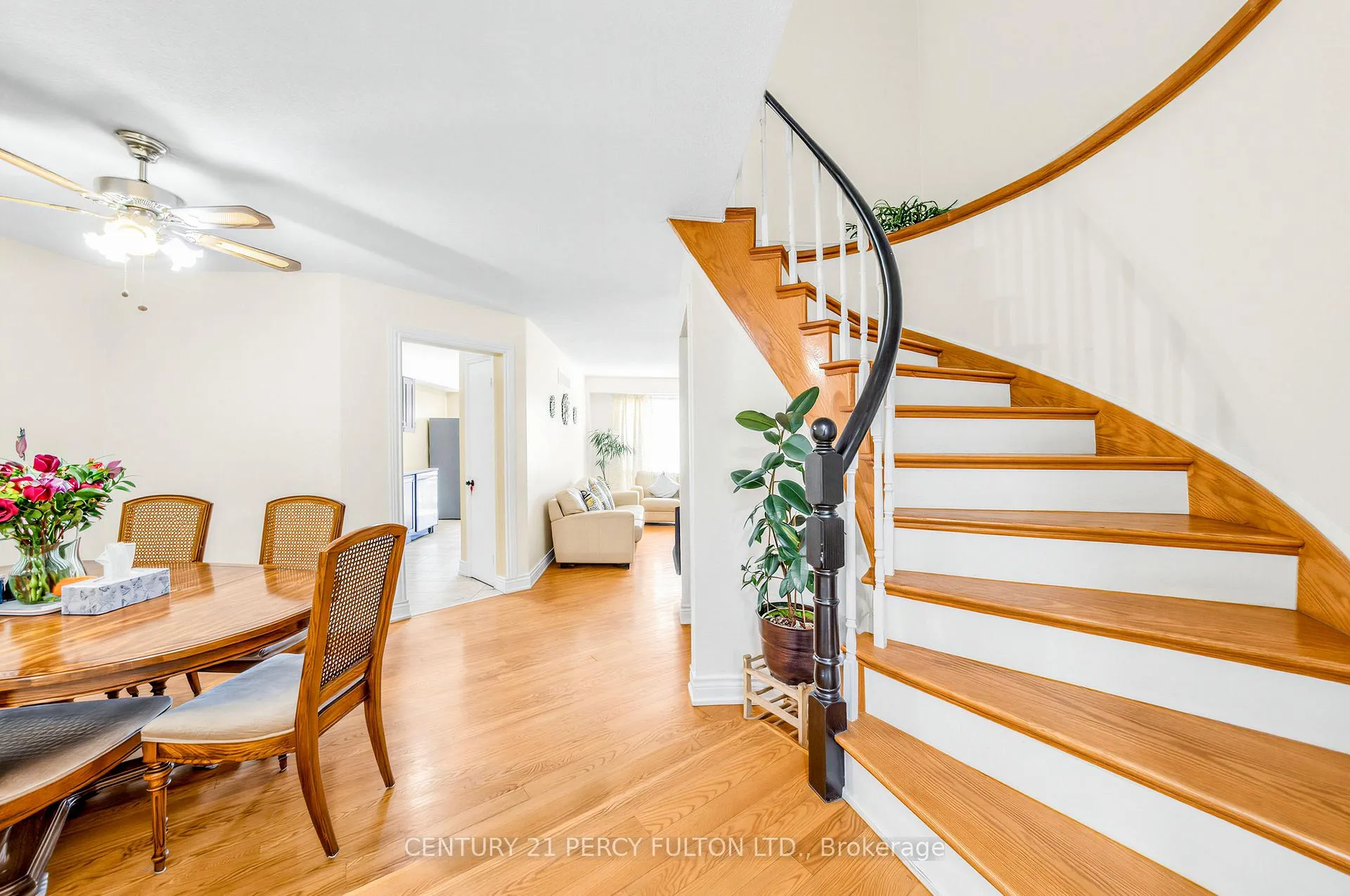 Photo 6 of 49 Croach Crescent, Scarborough, Agincourt North — HOMEH