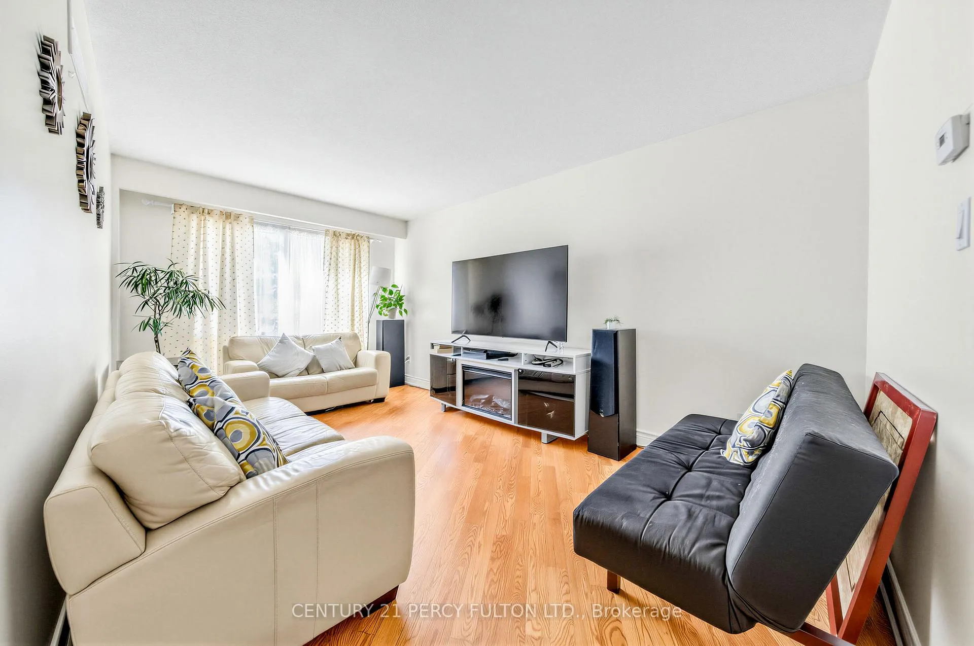Photo 7 of 49 Croach Crescent, Scarborough, Agincourt North — HOMEH