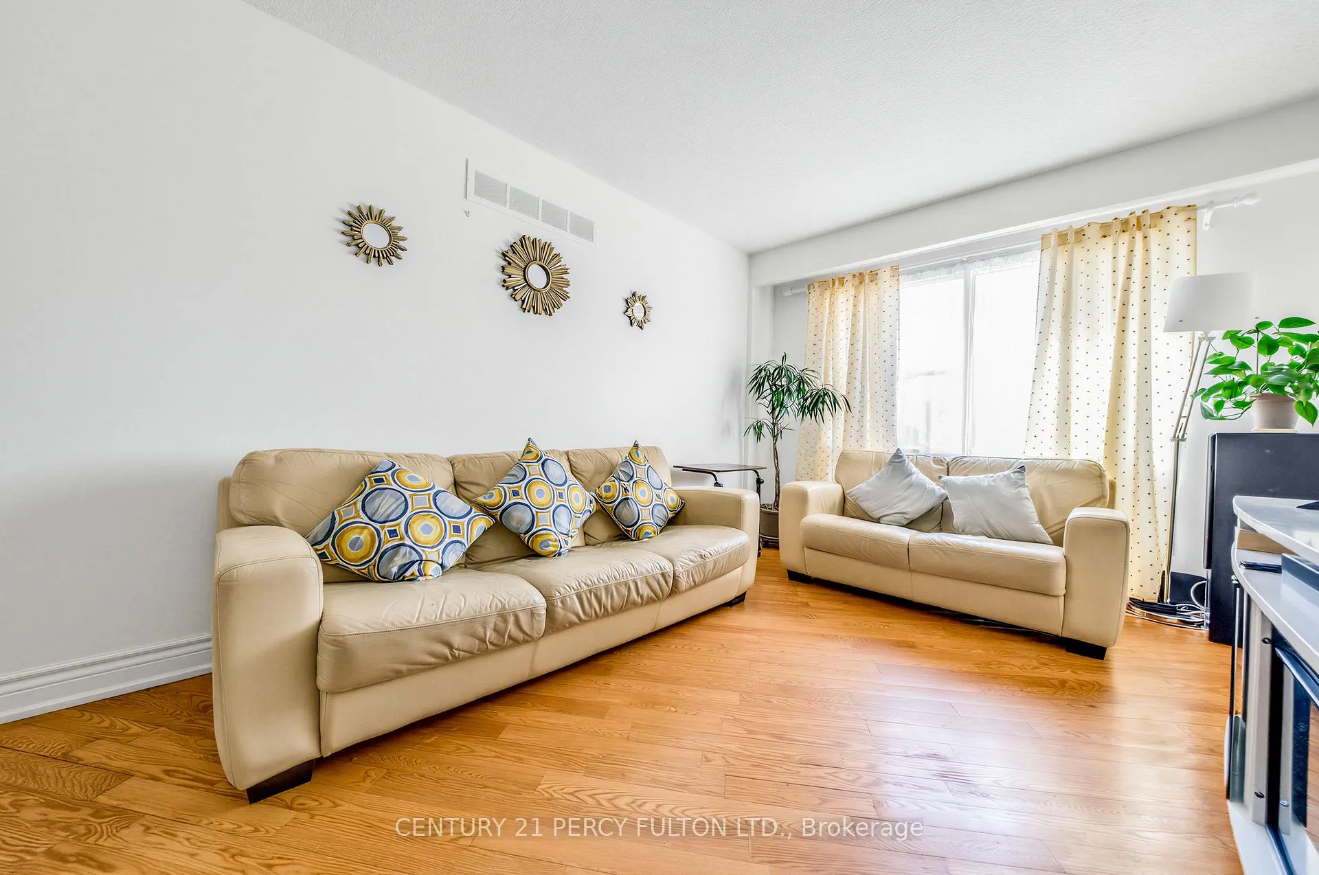 Photo 8 of 49 Croach Crescent, Scarborough, Agincourt North — HOMEH