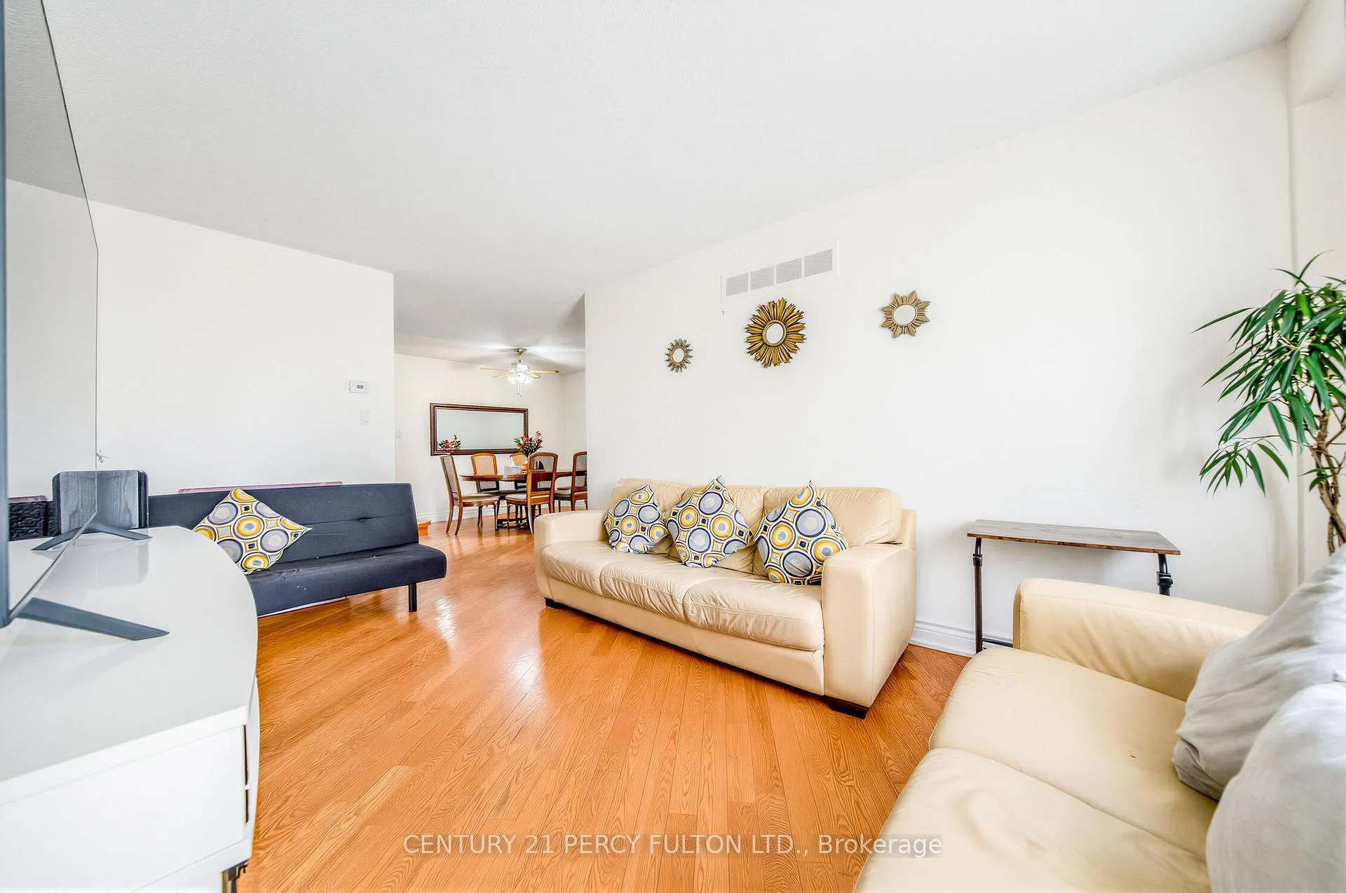 Photo 9 of 49 Croach Crescent, Scarborough, Agincourt North — HOMEH