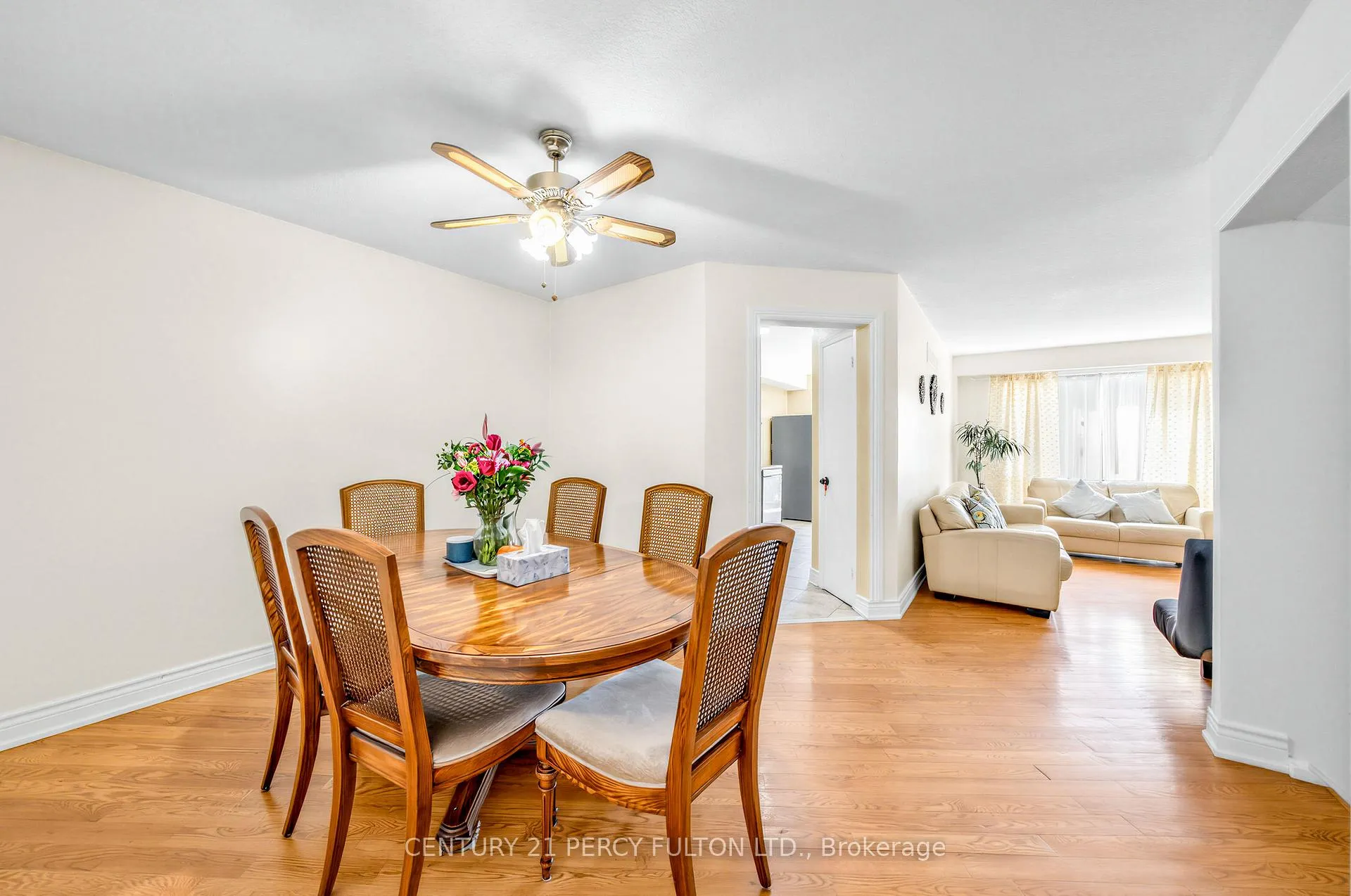 Photo 10 of 49 Croach Crescent, Scarborough, Agincourt North — HOMEH