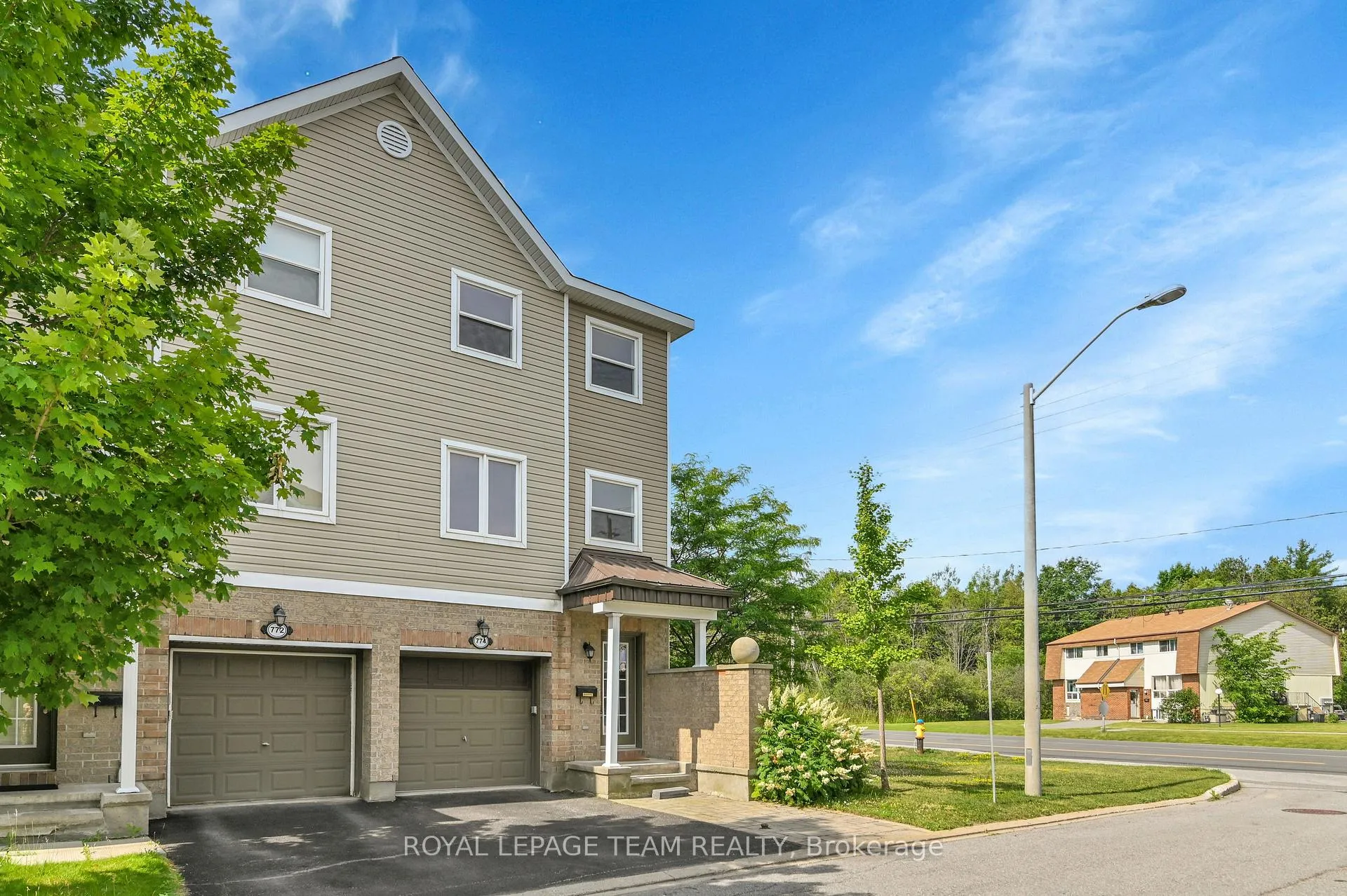 Photo 3 of 774 Sanibel Private, Ottawa, Westcliffe Estates — HOMEH