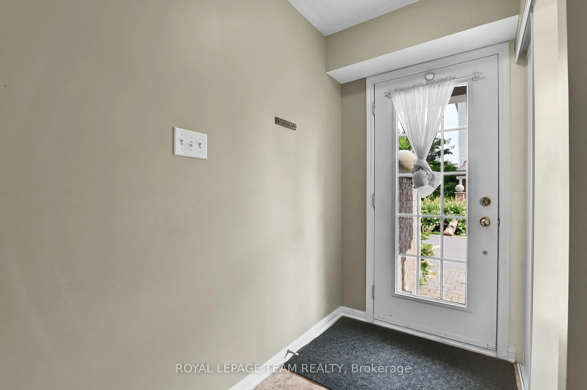 Photo 4 of 774 Sanibel Private, Ottawa, Westcliffe Estates — HOMEH