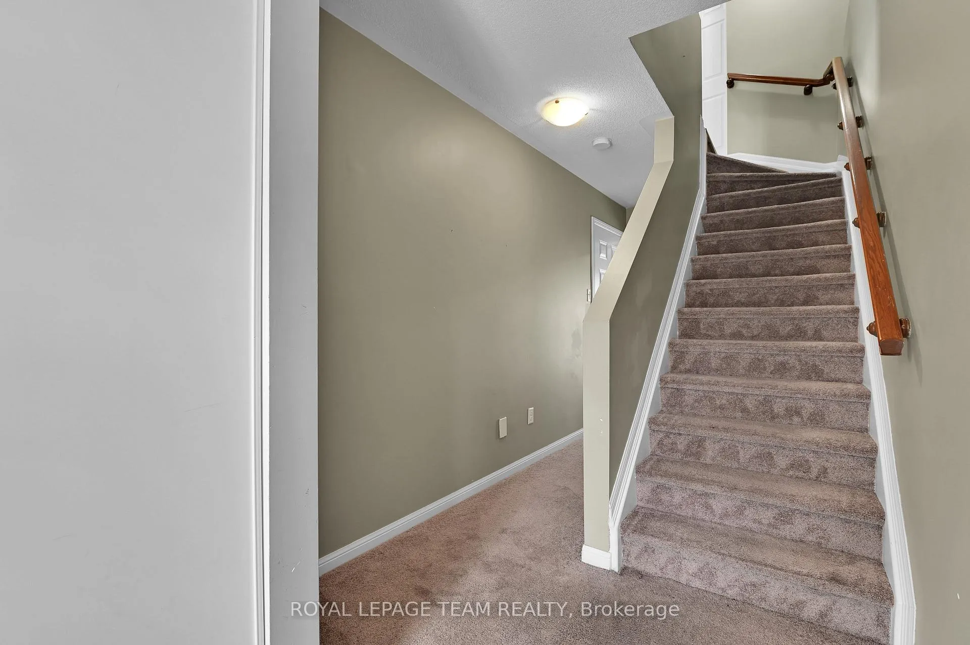 Photo 5 of 774 Sanibel Private, Ottawa, Westcliffe Estates — HOMEH