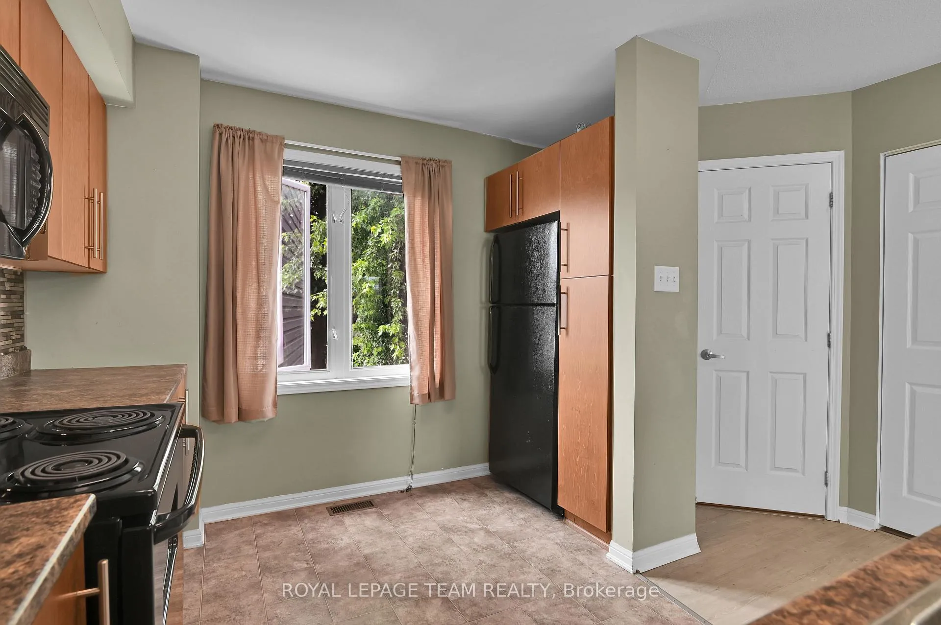 Photo 11 of 774 Sanibel Private, Ottawa, Westcliffe Estates — HOMEH