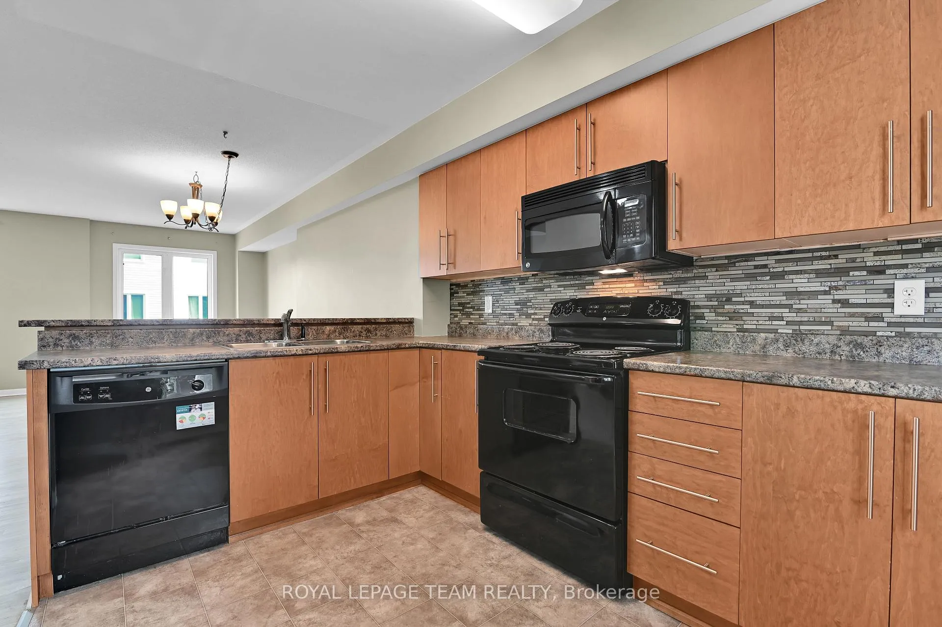 Photo 12 of 774 Sanibel Private, Ottawa, Westcliffe Estates — HOMEH