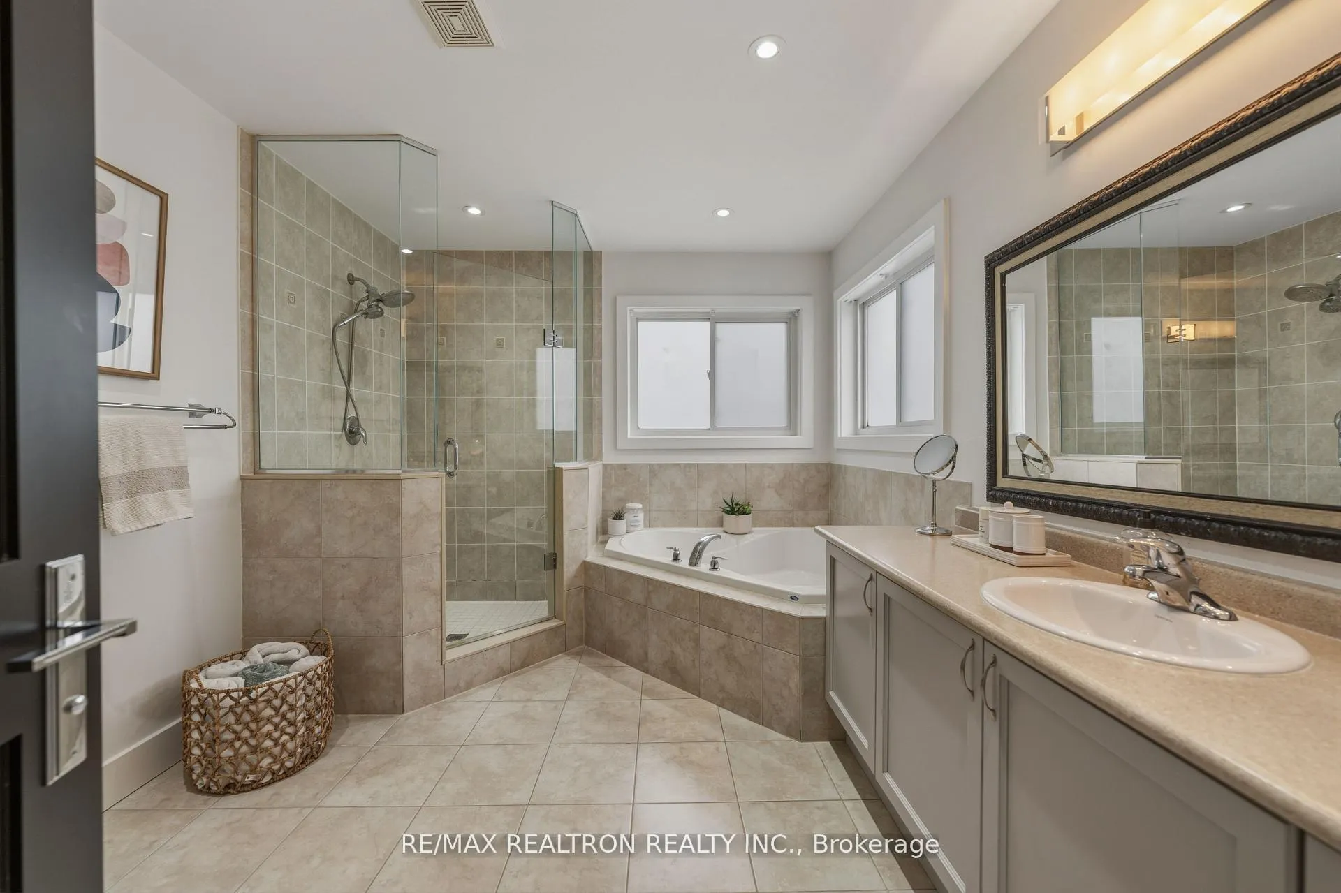 Photo 26 of 1747 Goldsmith Drive, Oshawa, Taunton — HOMEH