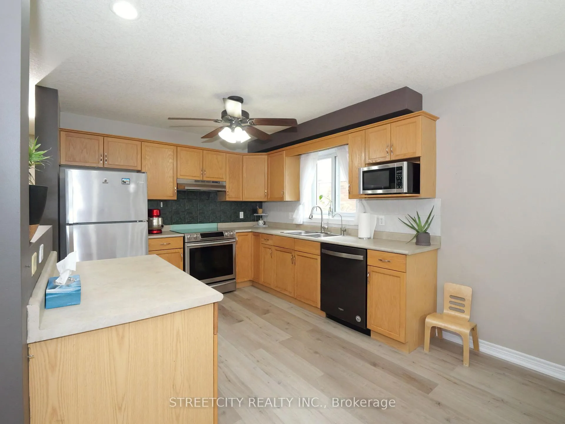 Photo 17 of 97 Gregory Crescent, Stratford — HOMEH