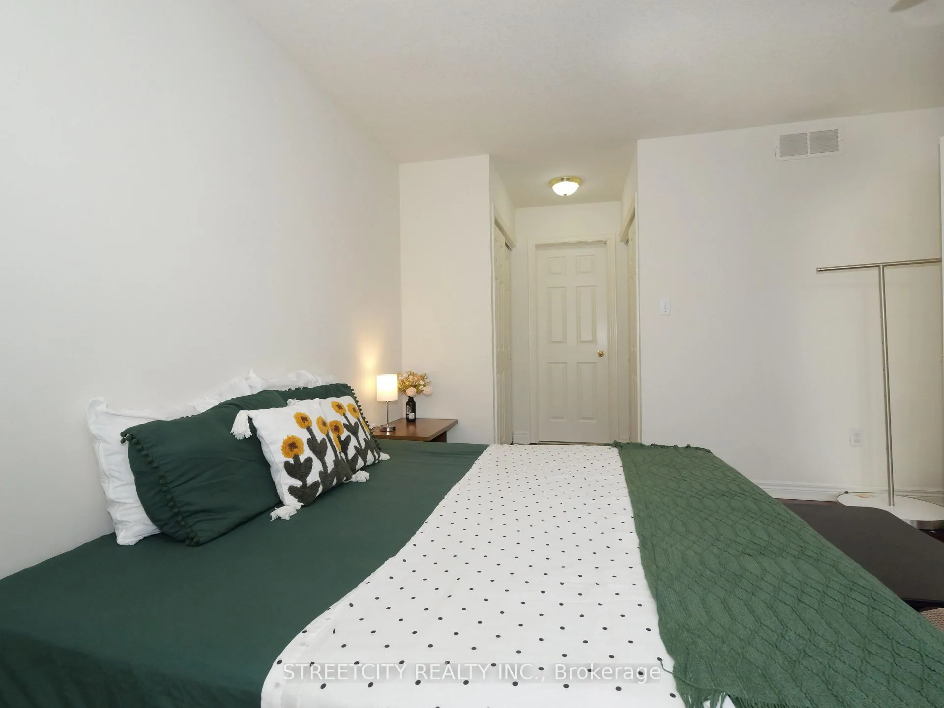 Photo 24 of 97 Gregory Crescent, Stratford — HOMEH