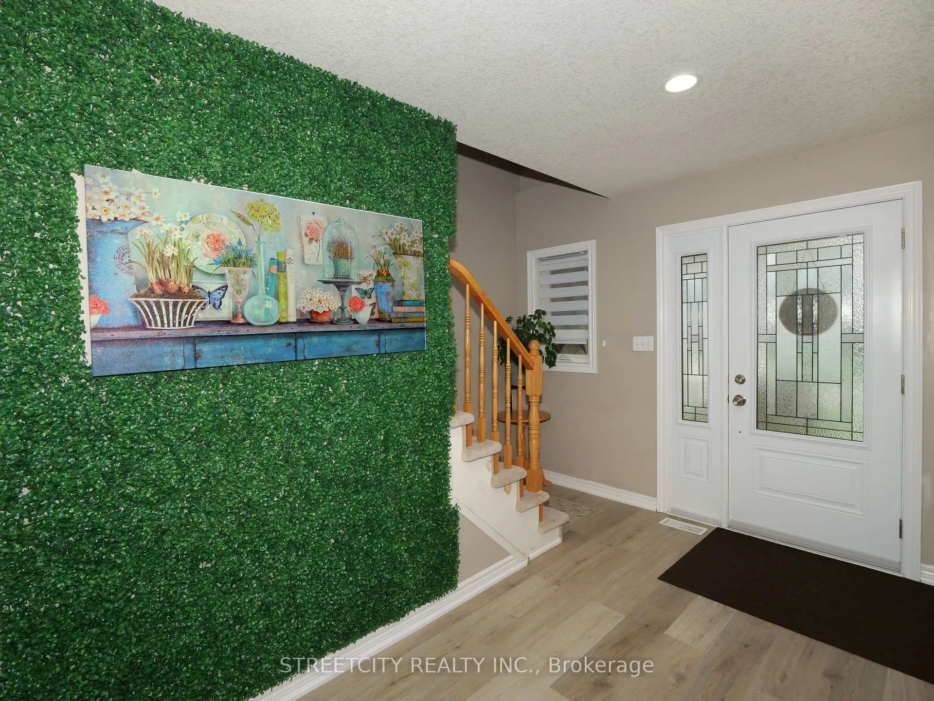 Photo 37 of 97 Gregory Crescent, Stratford — HOMEH