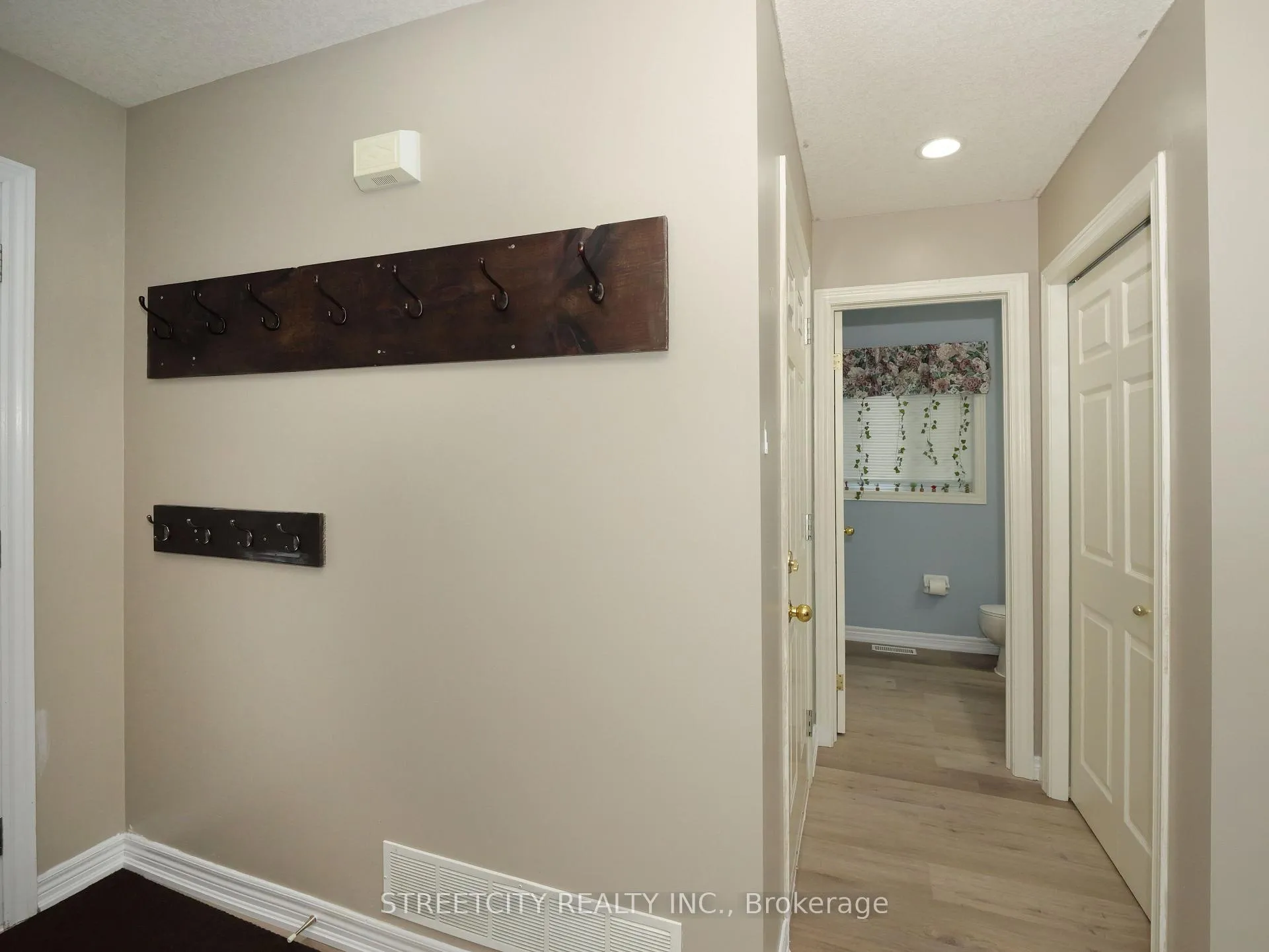 Photo 38 of 97 Gregory Crescent, Stratford — HOMEH