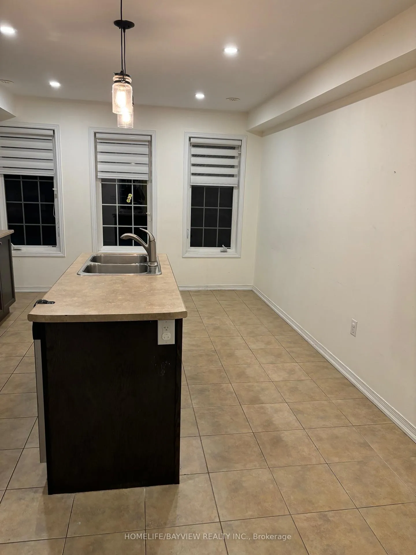 Photo 6 of 5241 Major Mackenzie Drive E, Markham, Berczy — HOMEH