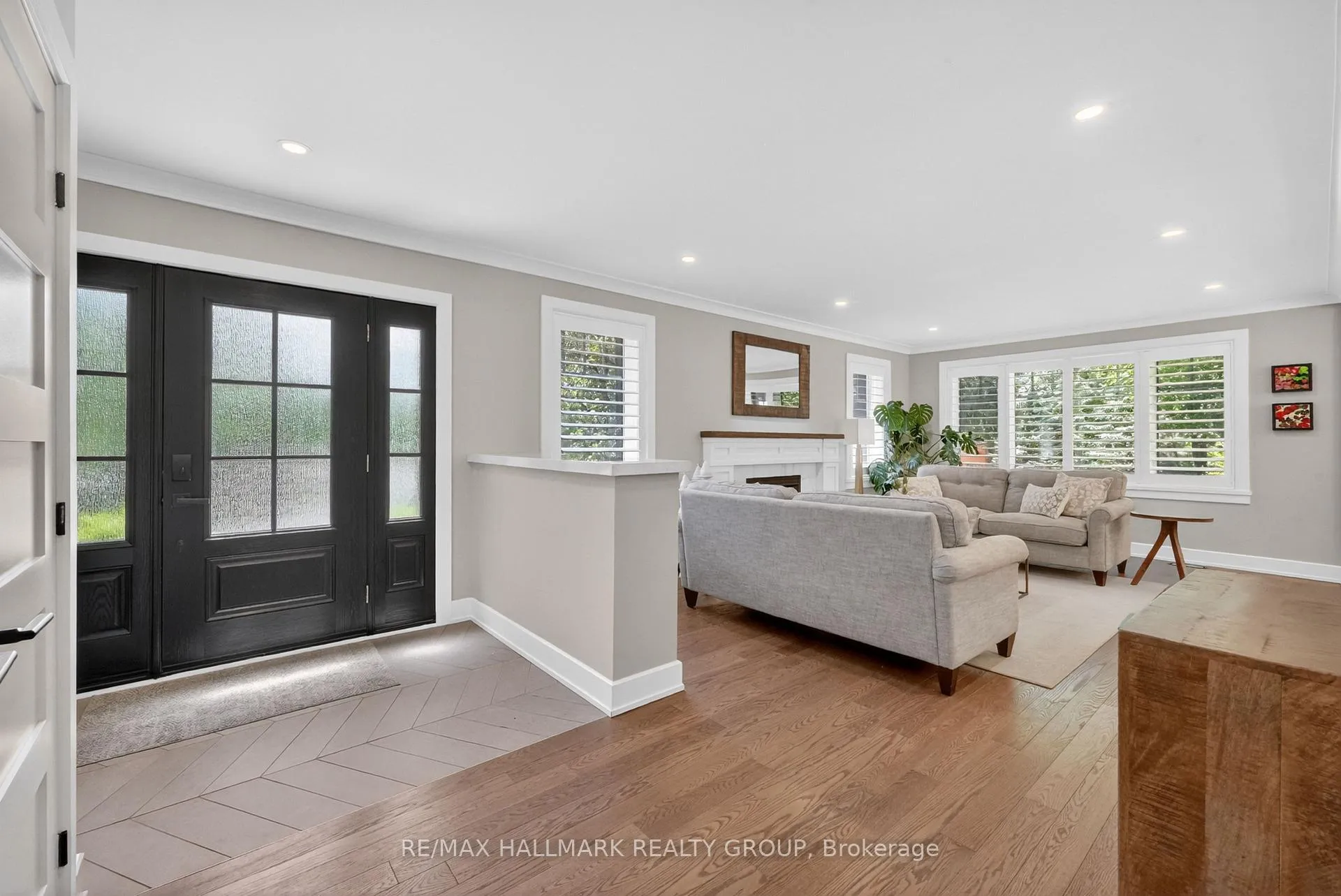 Photo 4 of 22 Cedar Road, Ottawa, Rothwell Heights — HOMEH
